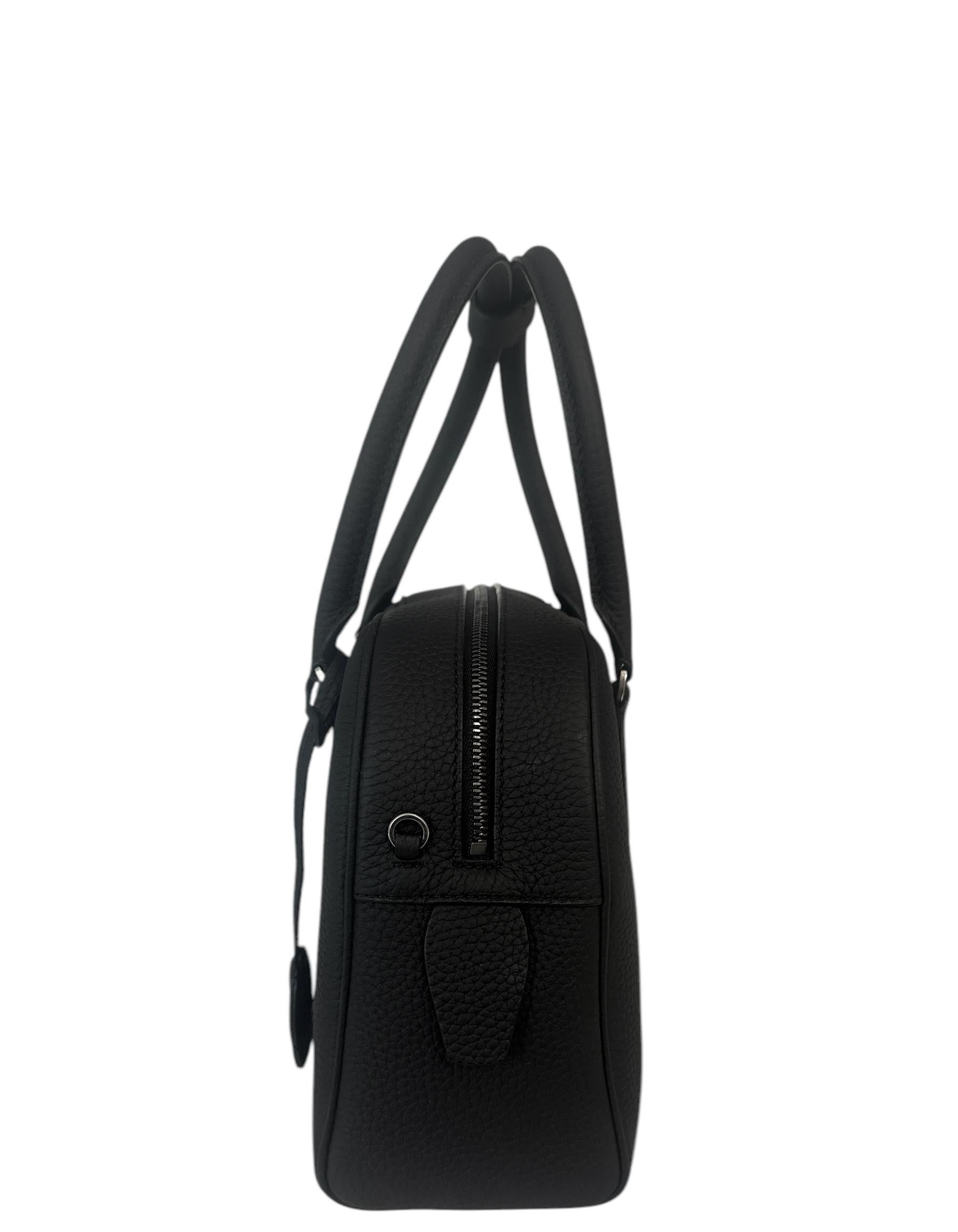 The Row Borsa Tote in pelle testurizzata India 10 nera con tracolla in vendita 1