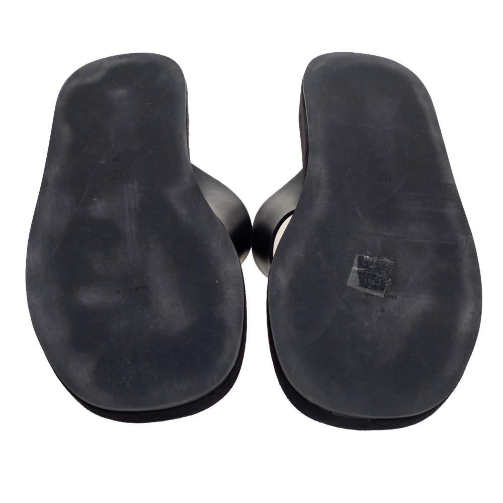 The Row Black Leather Ginza Thong Sandals Size 39 For Sale 3