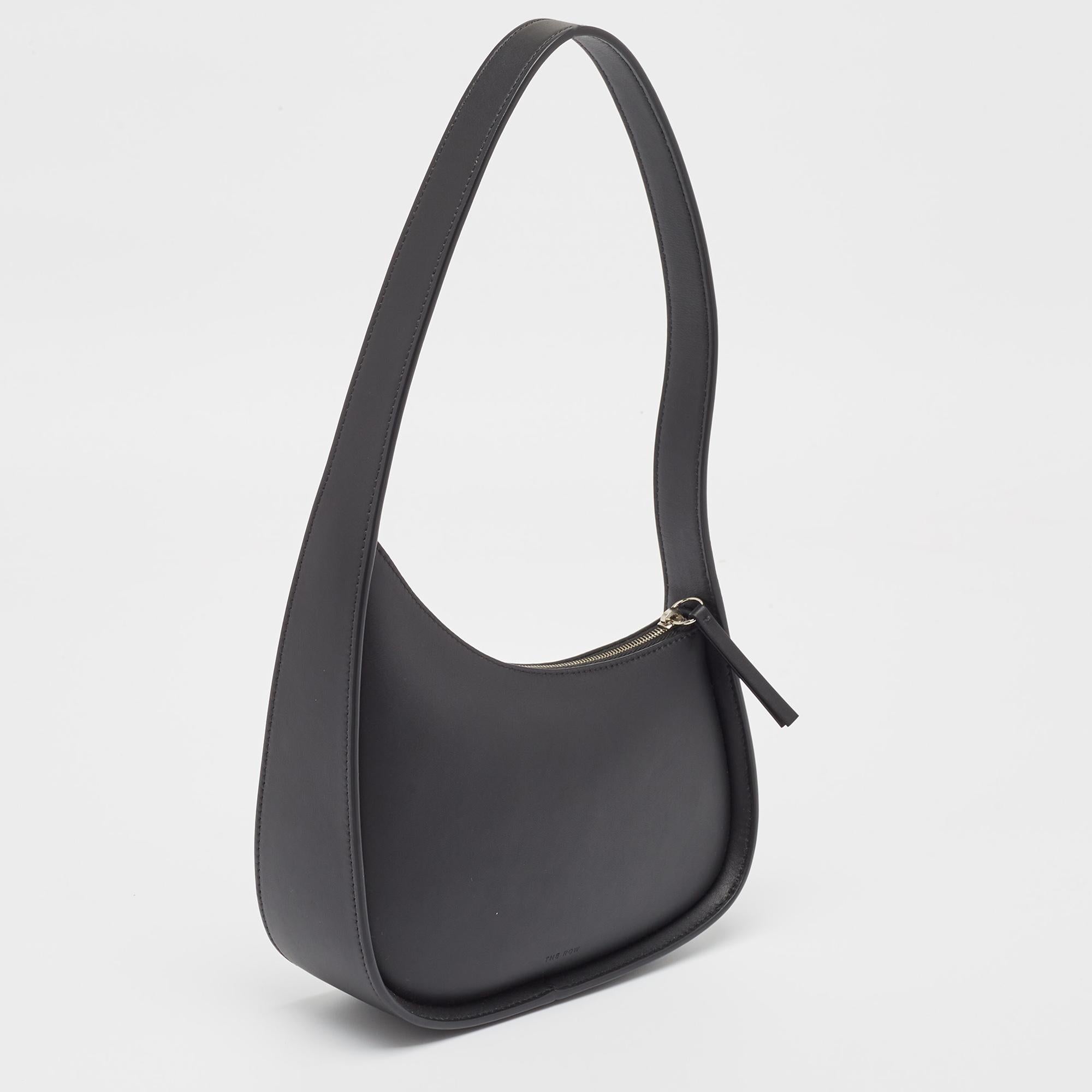 The Row Black Leather Half Moon Shoulder Bag In Good Condition In Dubai, Al Qouz 2