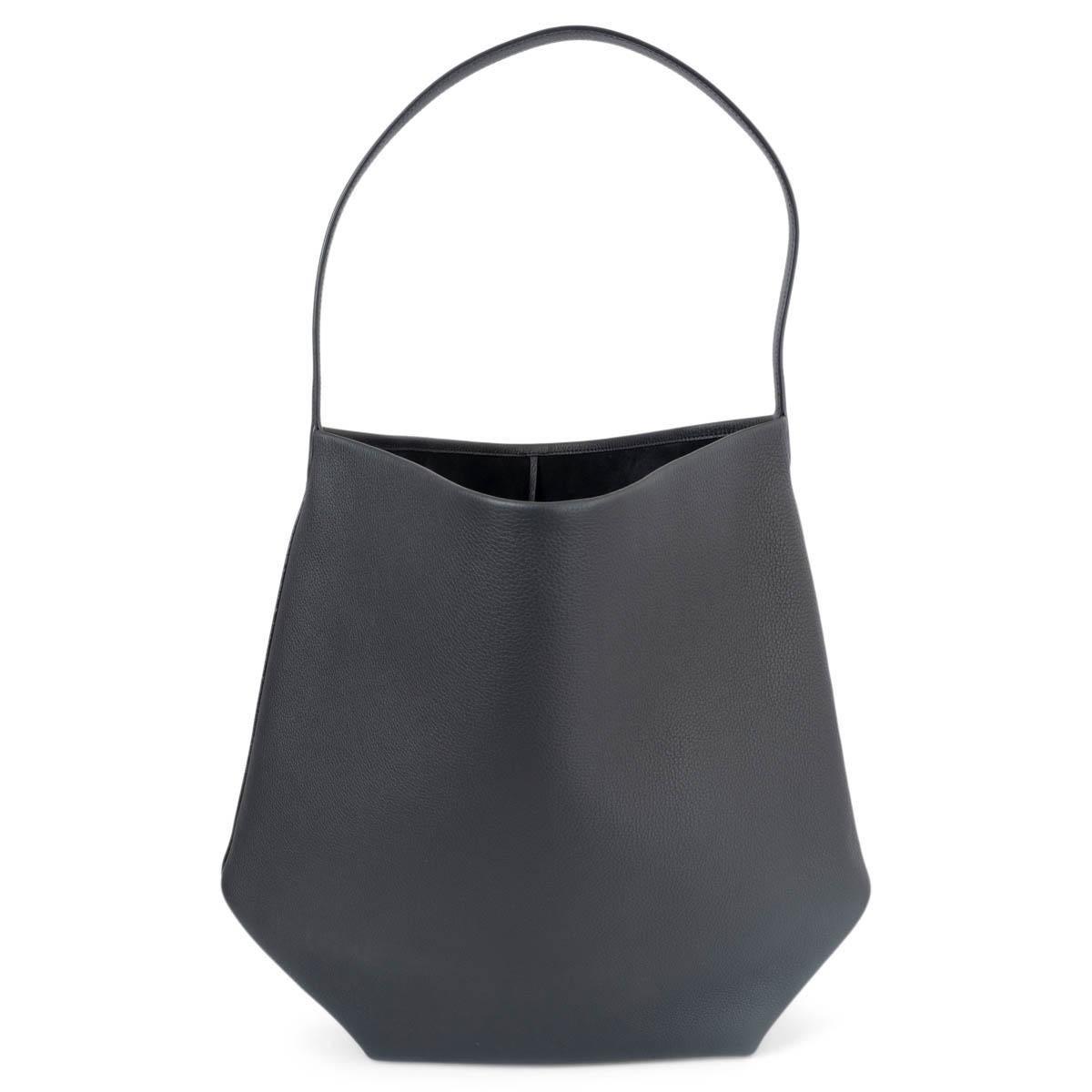 THE ROW black leather N/S PARK TOTE Hobo Shoulder Bag In Excellent Condition In Zürich, CH