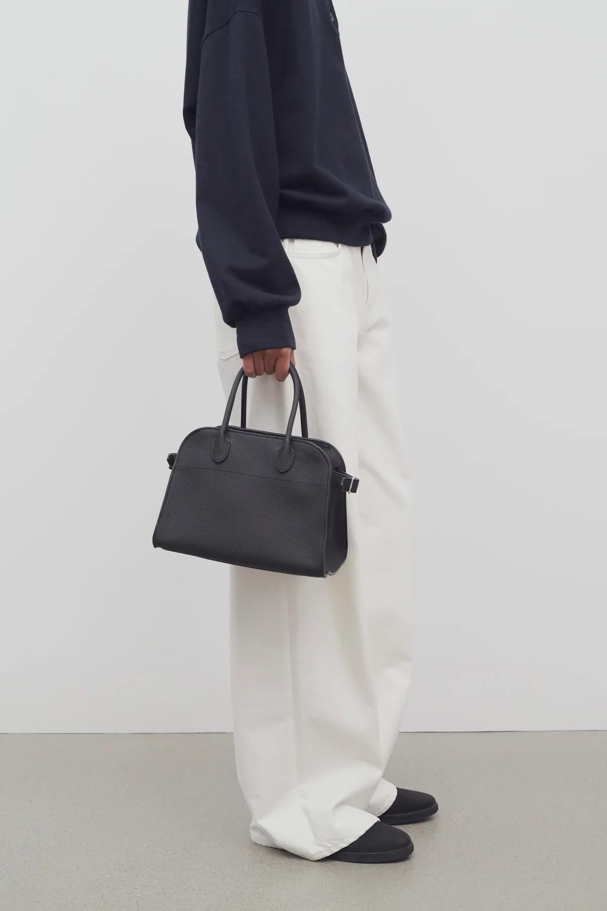 The Row Borsa Tote SOFT MARGAUX 10 in pelle nera in vendita 5