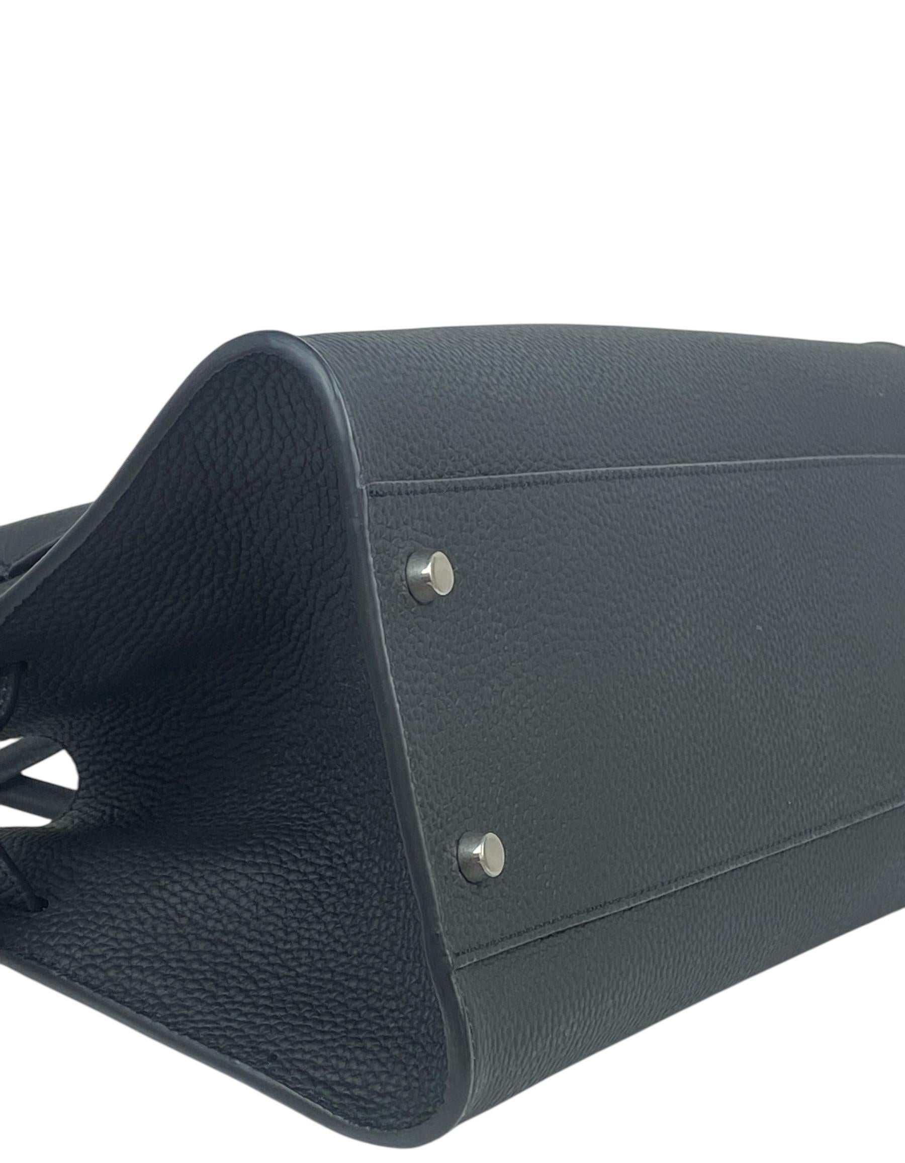 The Row - Sac Margaux 12 en cuir de veau velouté noir E/W Soft Pour femmes en vente