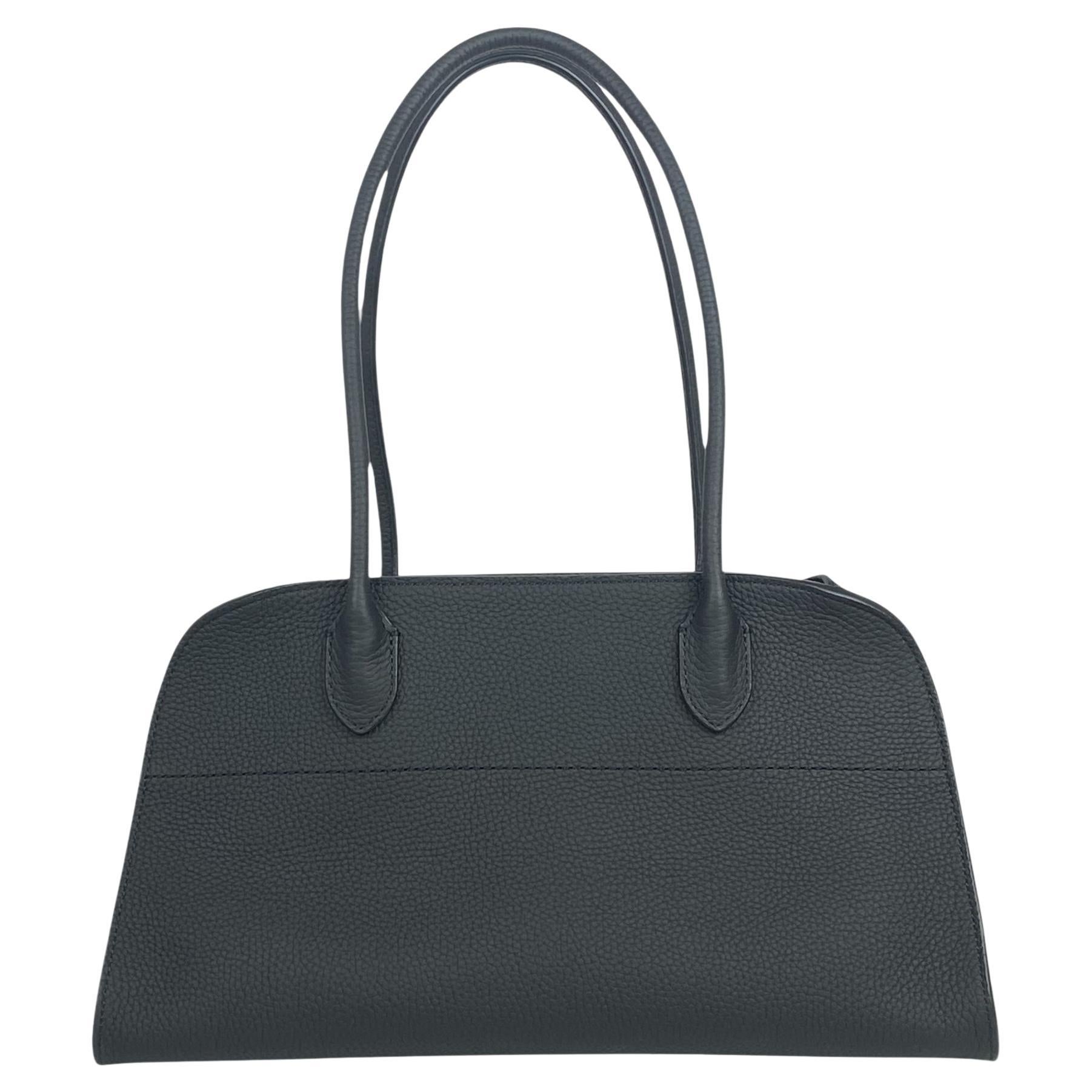The Row Schwarze E/W Soft Margaux 12 Tasche aus Kalbsleder mit Kieselsteinmuster