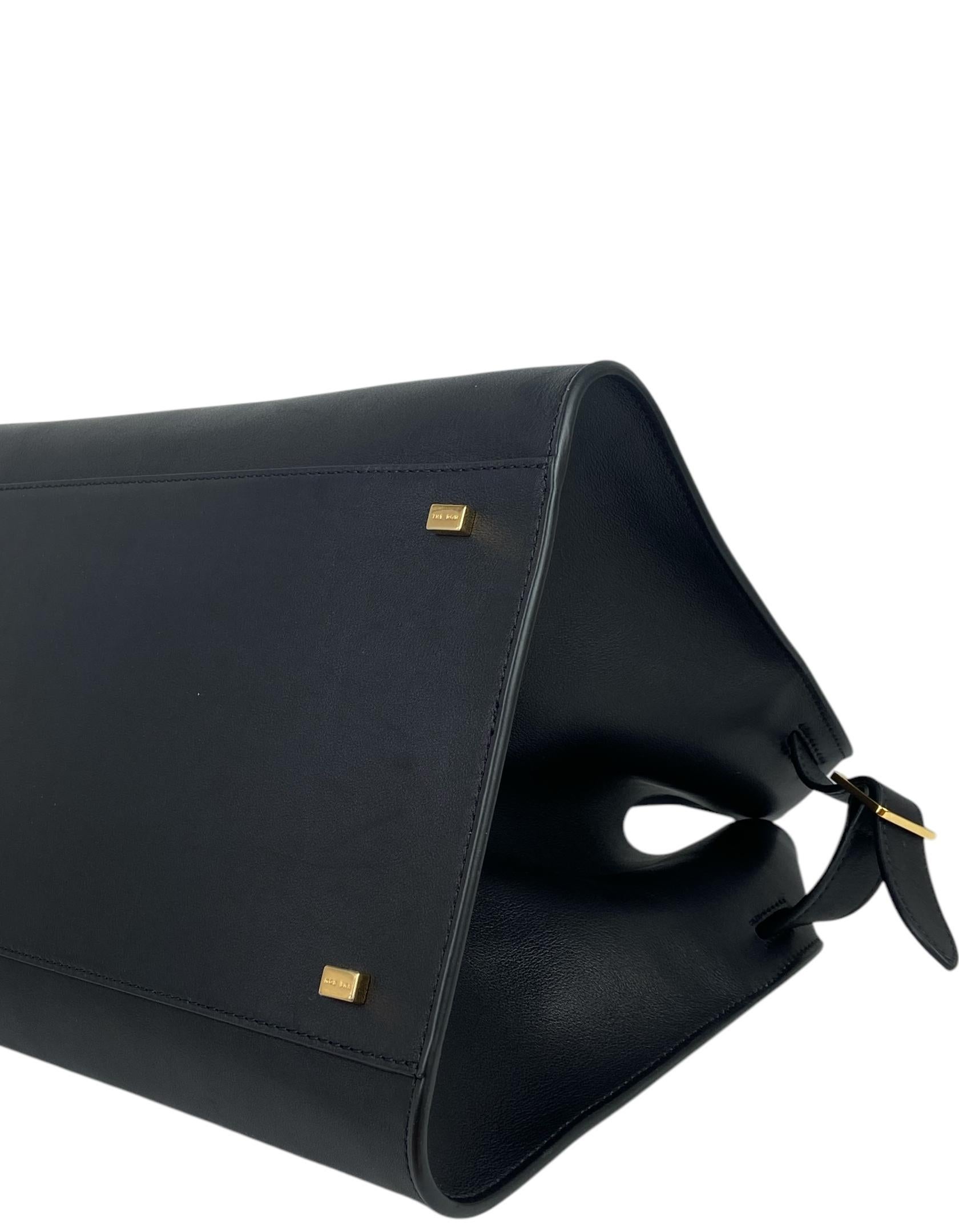 The Row Sac Margaux 15 en cuir de veau souple poli noir Excellent état - En vente à New York, NY