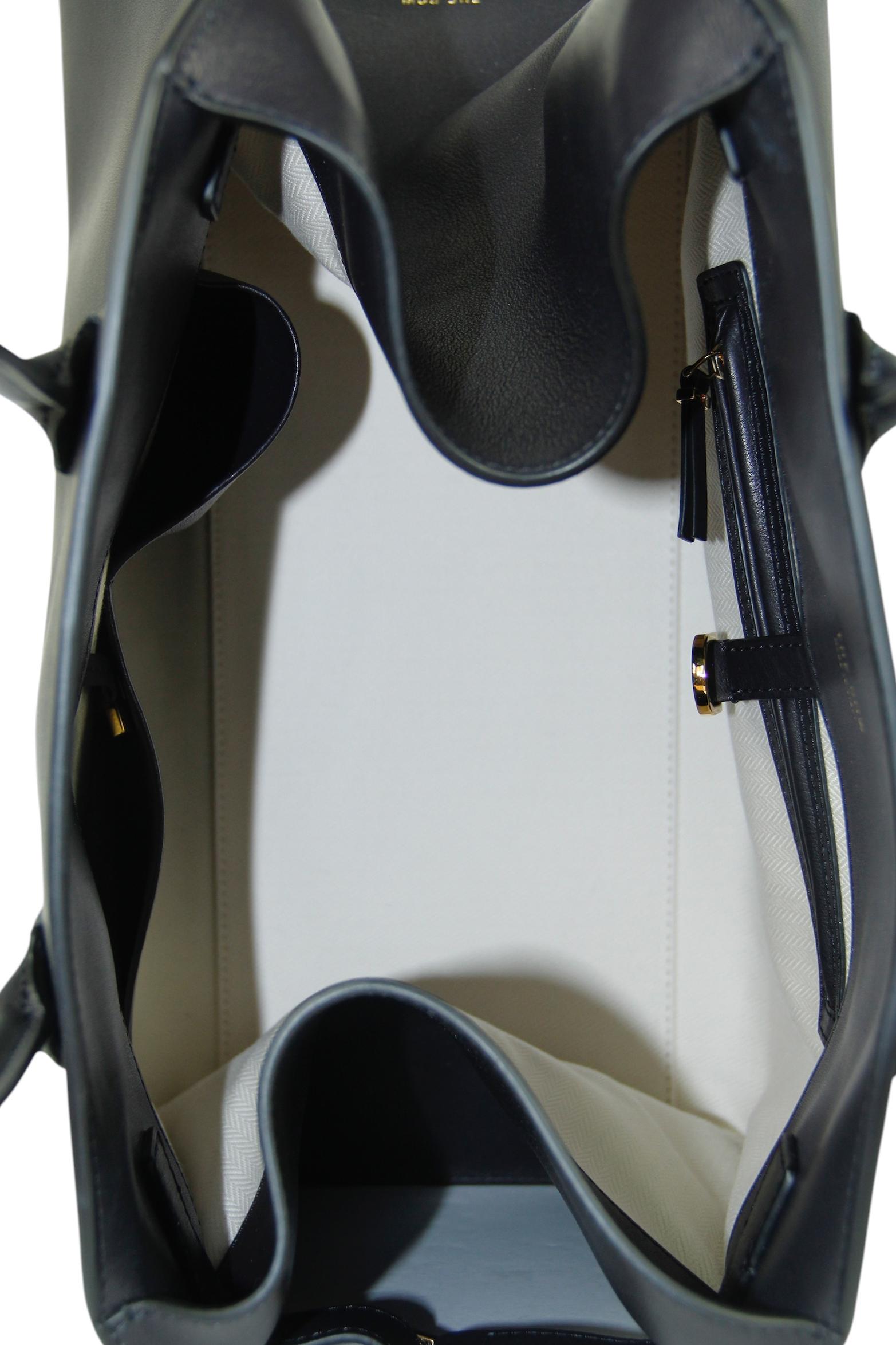 The Row Sac Margaux 15 en cuir de veau souple poli noir en vente 1