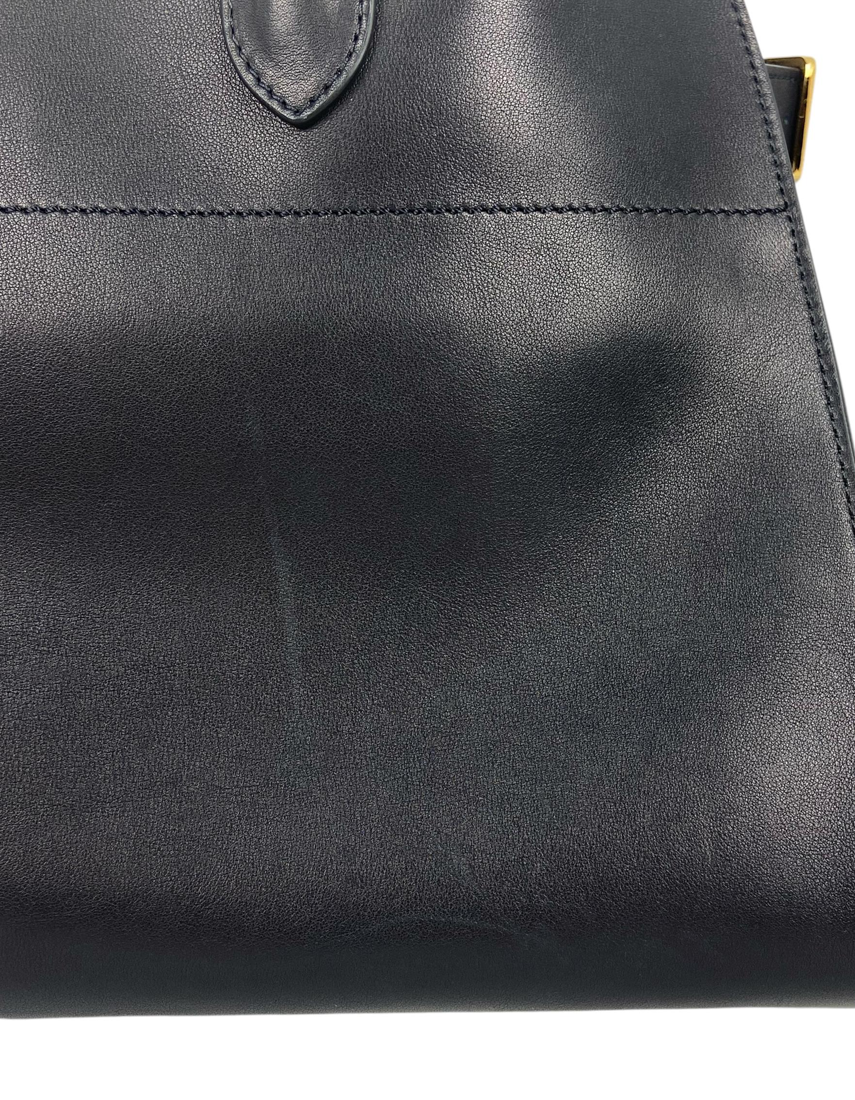 Bolso Margaux 15 de piel de becerro pulida negra suave de The Row en venta 2