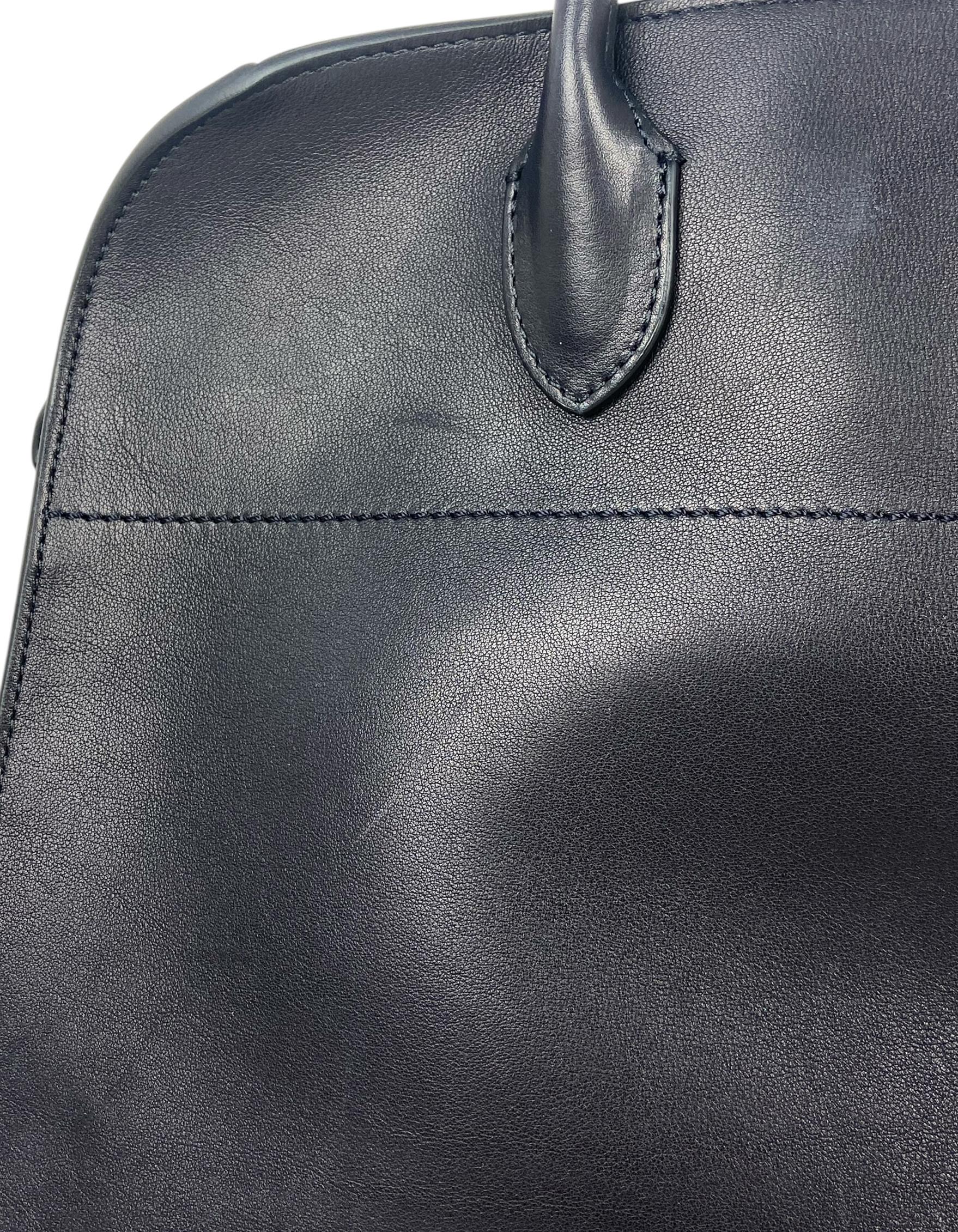 The Row Sac Margaux 15 en cuir de veau souple poli noir en vente 3