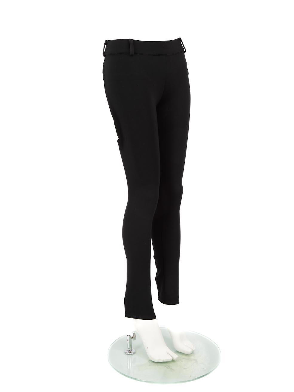 L'ÉTAT est très bon. L'usure des pantalons est minime. Usure minimale au niveau du Label de la marque qui s'est détaché d'un côté sur cet article de revente d'occasion de la marque The Row.
 
 
 
 Détails
 
 
 Noir
 
 Synthétique
 
 Leggings
 
