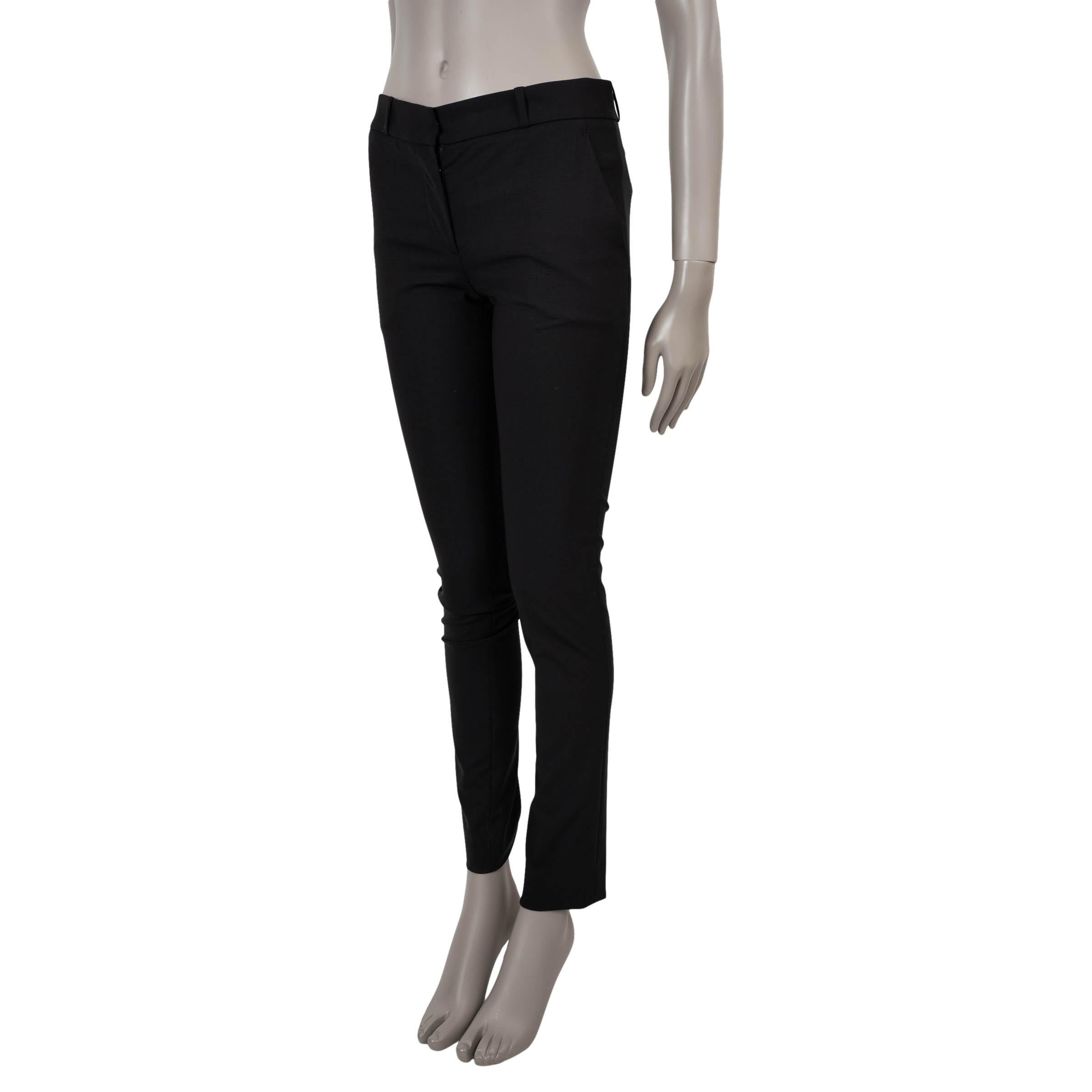 Questi pantaloni The Row Franklin 100% autentici in lana nera elasticizzata di medio peso (85%), poliammide (10%) ed elastan (2%) sono un capo d'abbigliamento senza tempo. Progettati con gambe dritte e sottili, offrono una silhouette sartoriale con