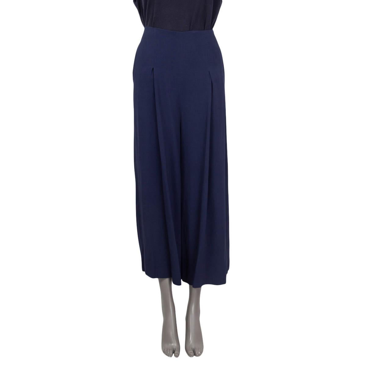 100% authentic The Row culotte pants in navy blue viscose (95%) and elastane (5%). Features two slit pockets on the side. Opens with a concealed zipper and a hook at the side. Unlined. Have been worn and are in excellent condition.