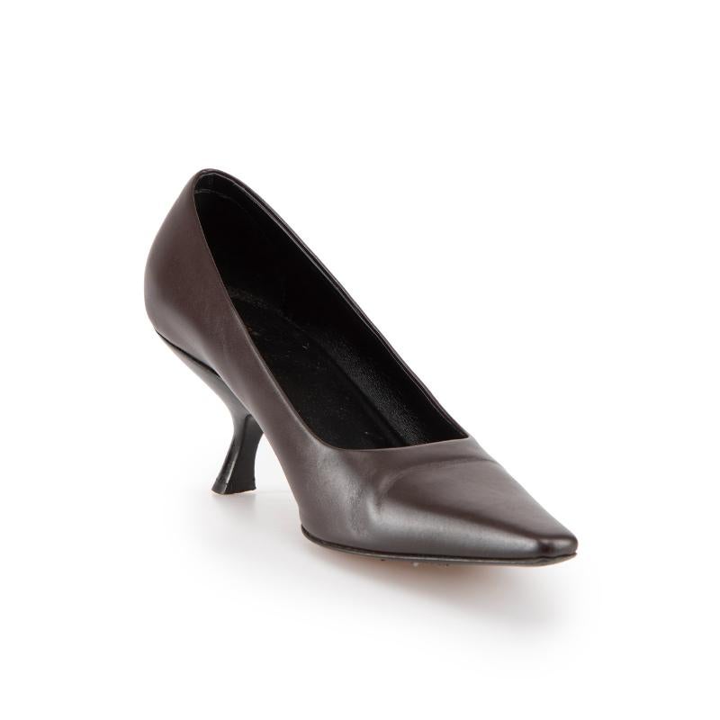 CONDITION is Very good. Minimal wear to shoes is evident. Minimal wear to both heels and toes with abrasions to the leather and general creasing of the leather on this used The Row designer resale item.
  
Details
Brown
Leather
Pumps
Point square