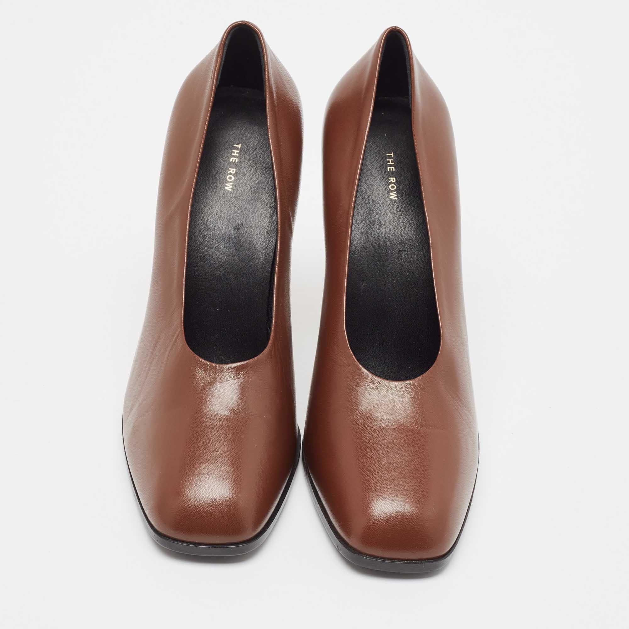 The Row Brown Leather Jade Pumps Size 36 In New Condition For Sale In Dubai, Al Qouz 2