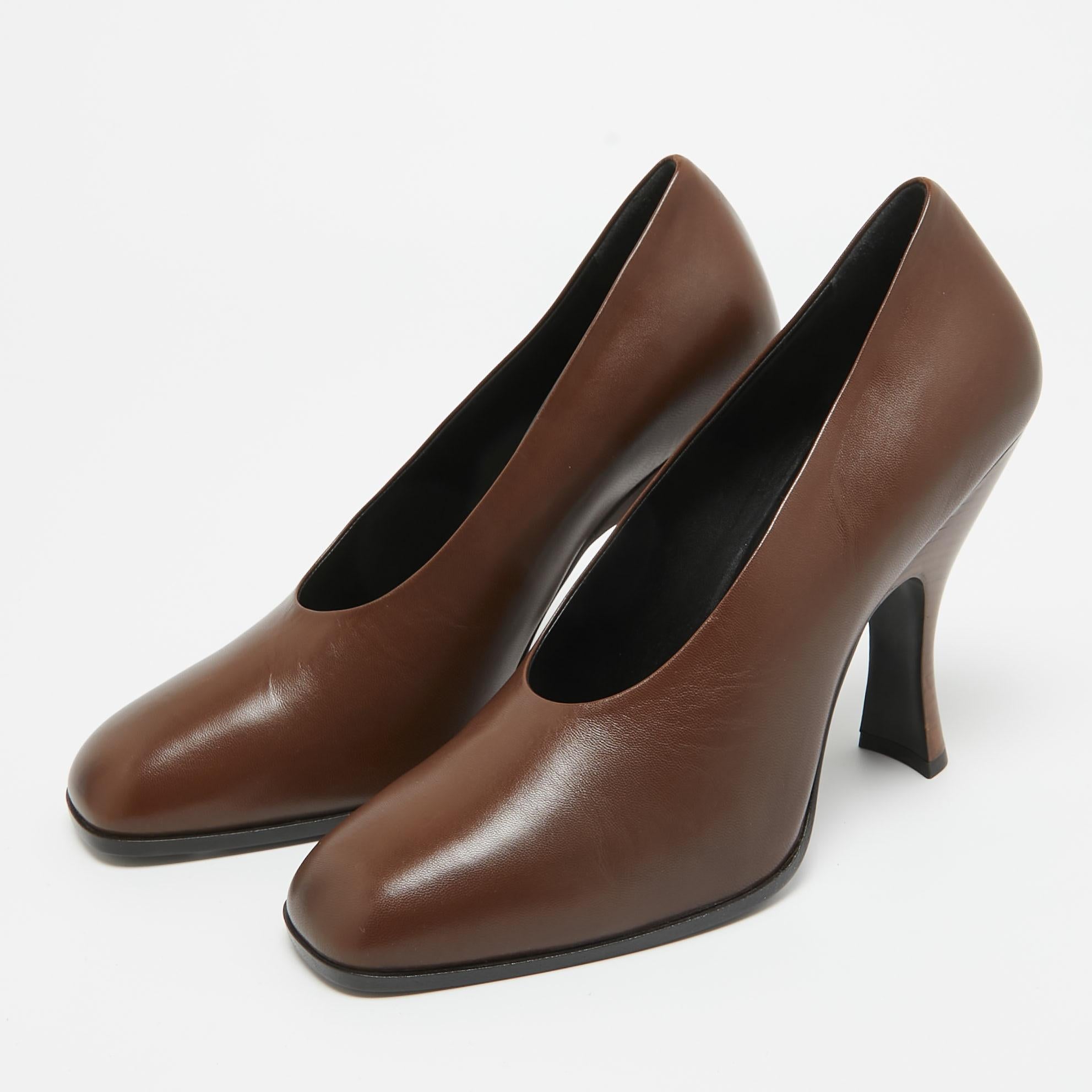The Row Brown Leather Pumps Size 39.5 For Sale 2