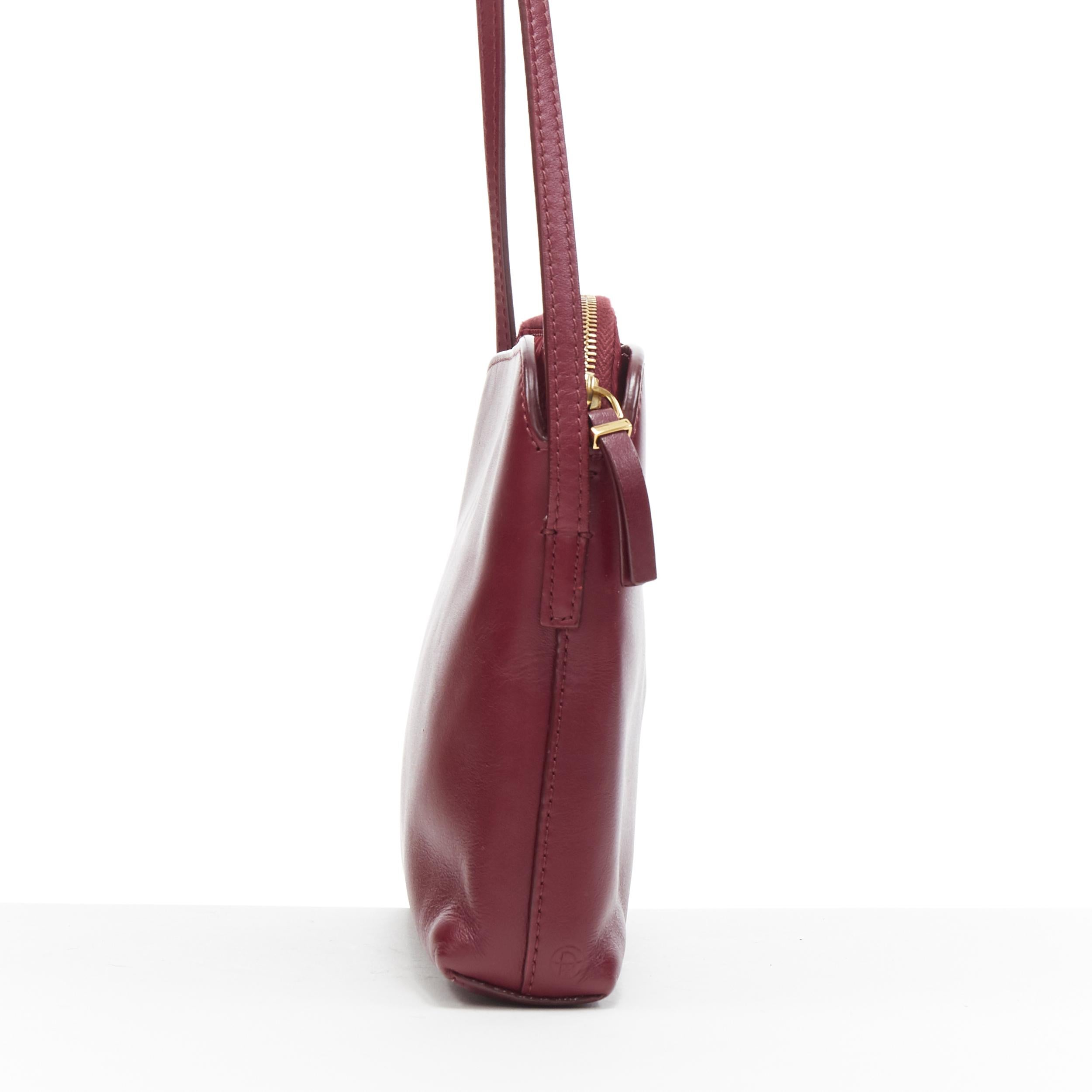 THE ROW bolso bandolera con tres bolsillos y cremallera de inspiración vintage en rojo burdeos y espejo dorado en Excelente Estado en Hong Kong, NT