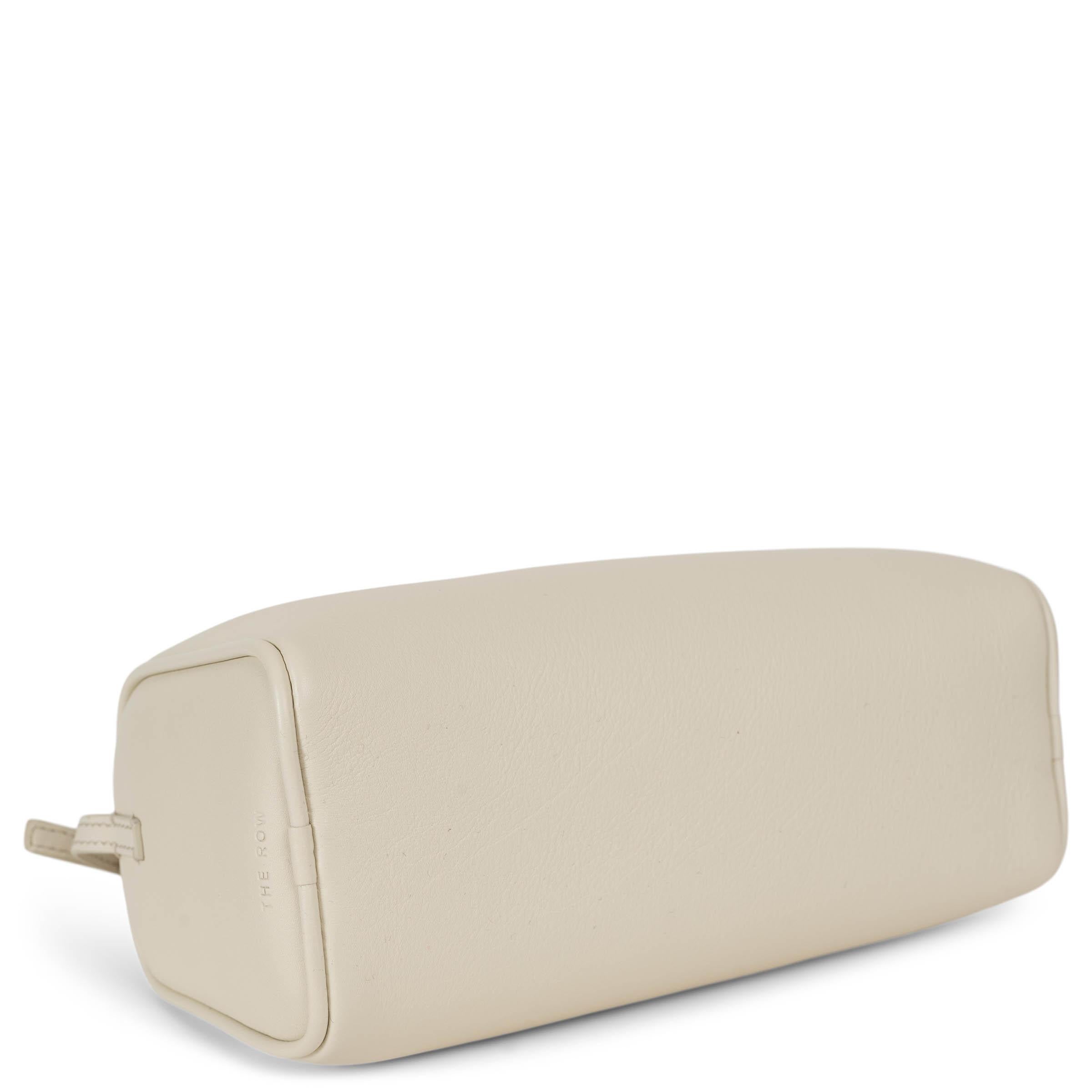 THE ROW cream grained leather '90S Pochette Bag In Excellent Condition For Sale In Zürich, CH