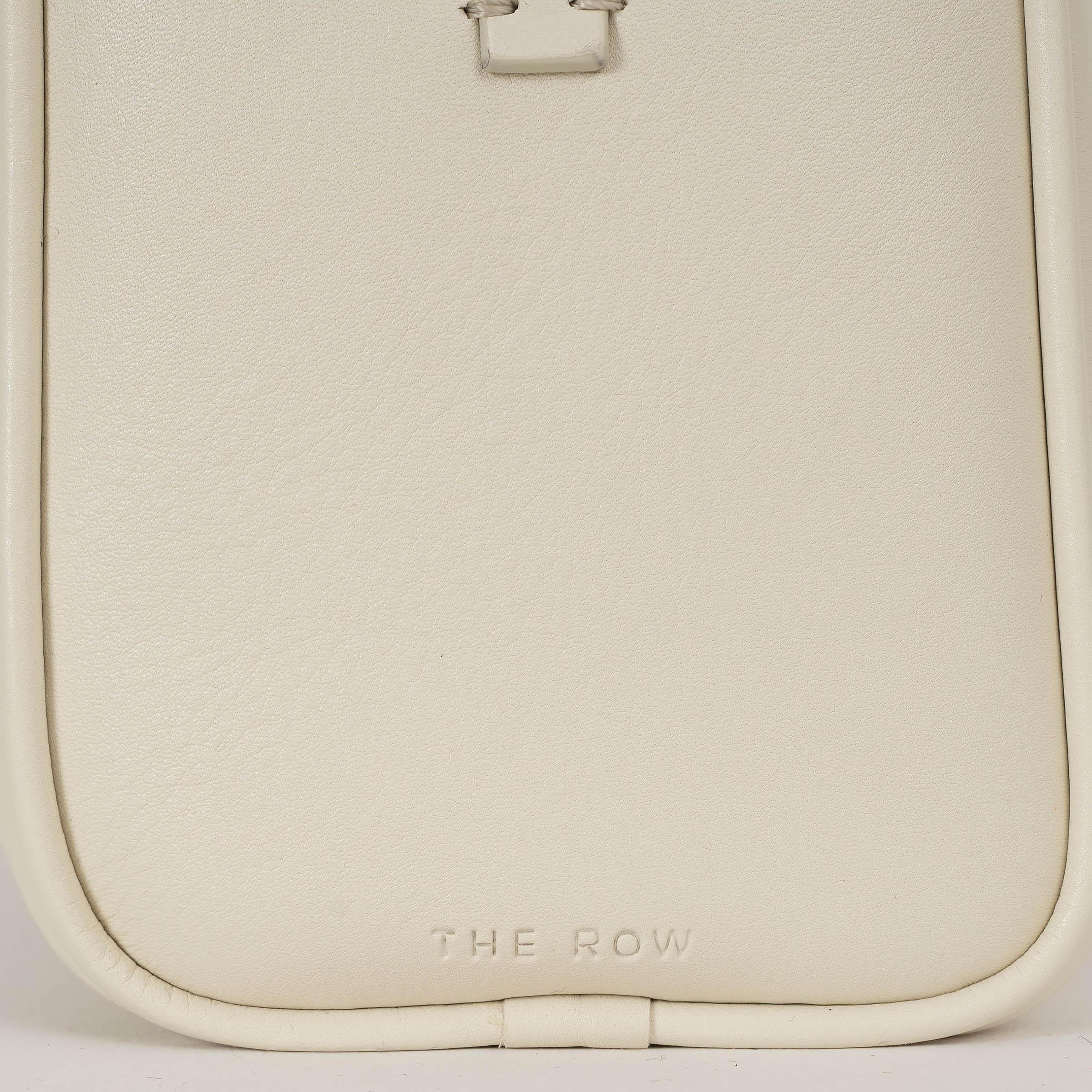 THE ROW cream grained leather '90S Pochette Bag For Sale 1