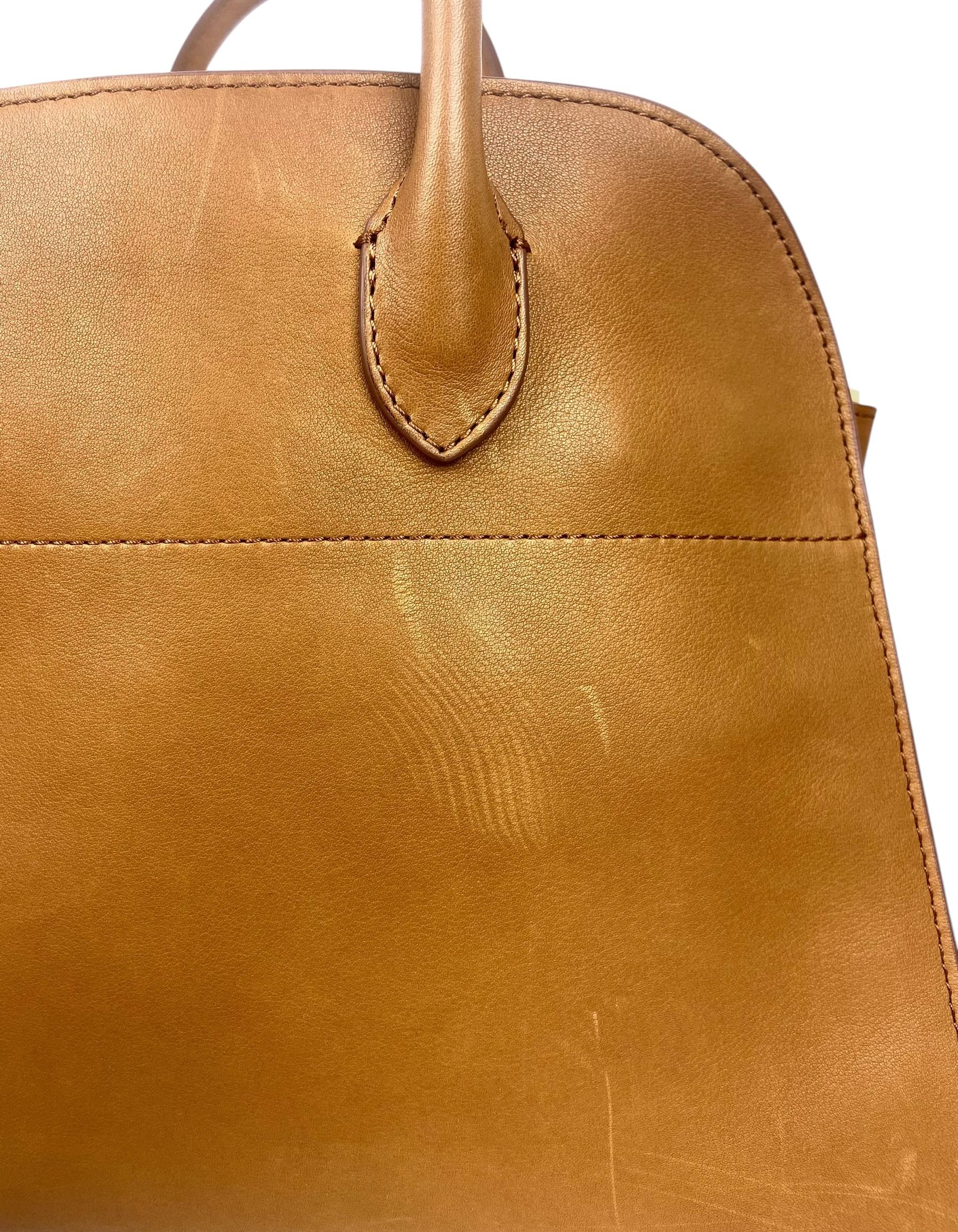 The Row Cuir Tasche aus poliertem Sattel- Kalbsleder und weichem Margaux 12 im Angebot 7