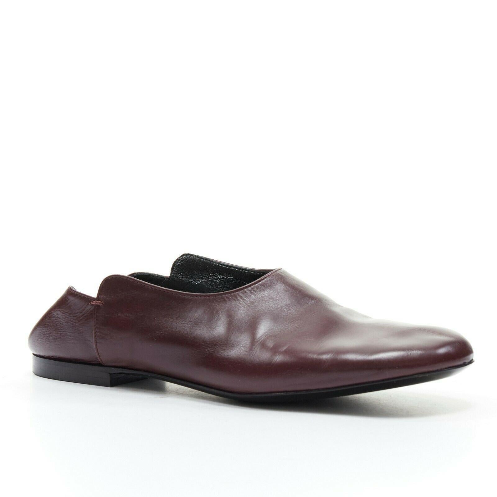 THE ROW dark burgundy leather round toe collapsible step back flats shoes EU37 
Reference: LNKO/A01120 
Brand: The Row 
Designer: Mary Kate and Ashley Olsen 
Material: Leather 
Color: Burgundy 
Pattern: Solid 
Extra Detail: Dark burgundy supple