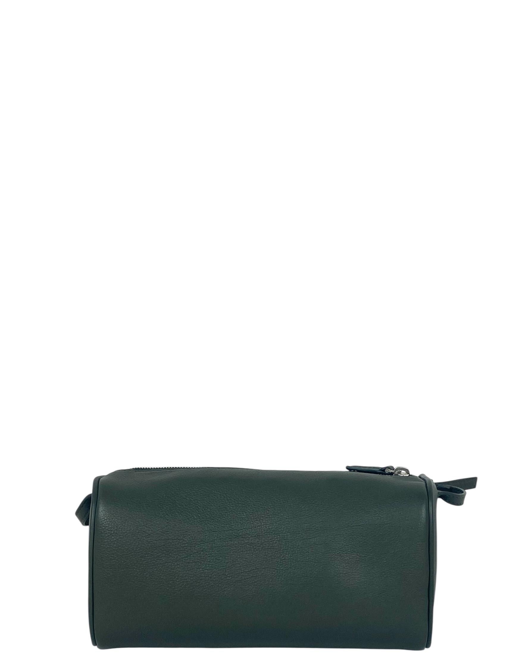 The Row Dunkelgraue Leder 90er Pochette Tasche Damen im Angebot