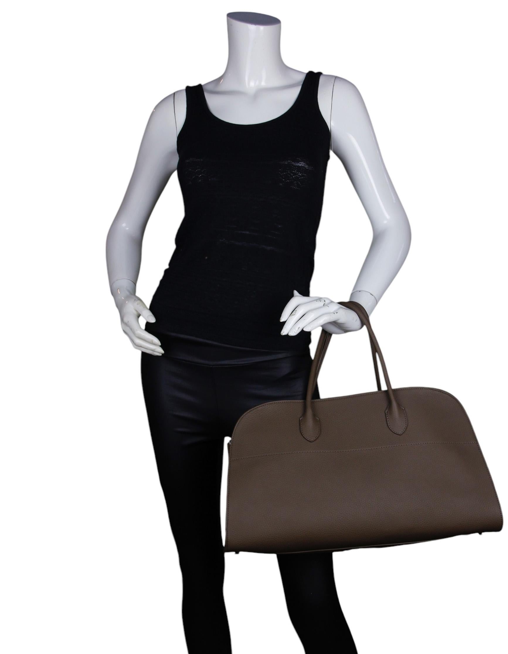 The Row - Sac Margaux 15 E/W en cuir grainé olive foncé

Fabriqué en : Italie
Couleur : Oliver foncé 
Matériel : Silvertone
Matériaux : Cuir
Doublure : Cuir
Fermeture/ouverture : Ouvert avec boucles latérales
Poches extérieures : Aucune
Poches