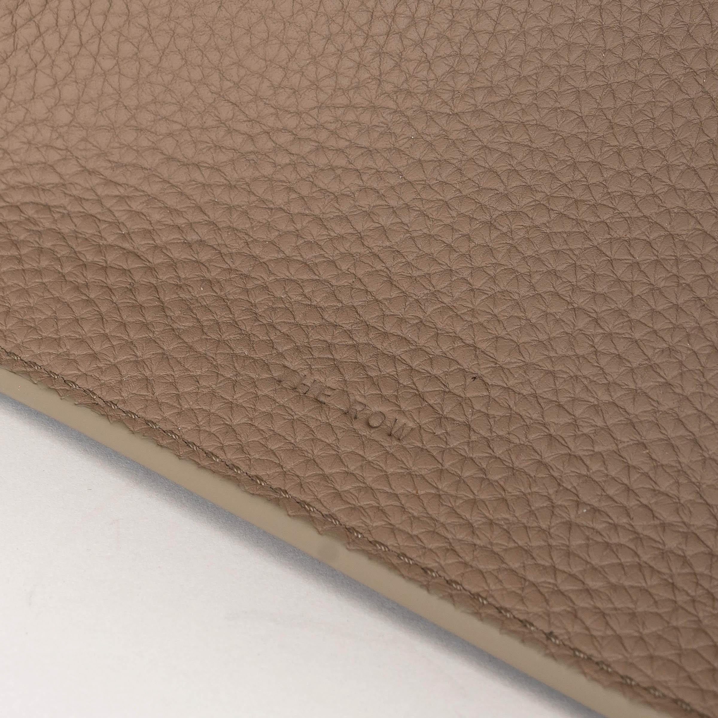 THE ROW Borsa The Row in pelle beige taupe scuro SOFT MARGAUX 10 in vendita 1