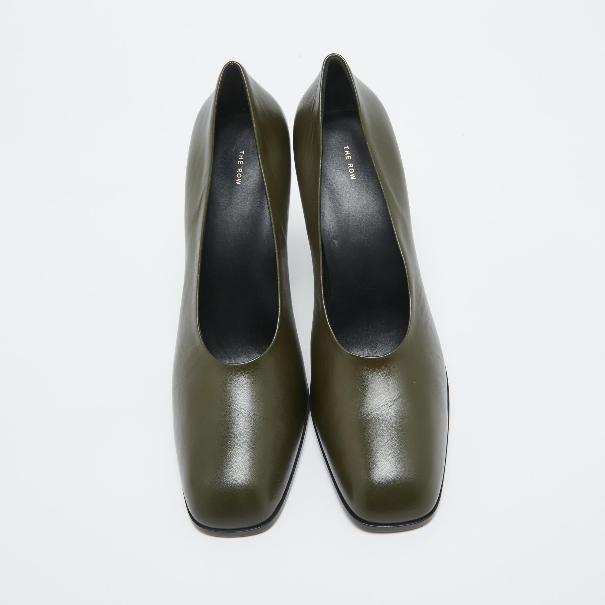 Women's The Row Green Leather Round Toe Pumps Size 41 For Sale