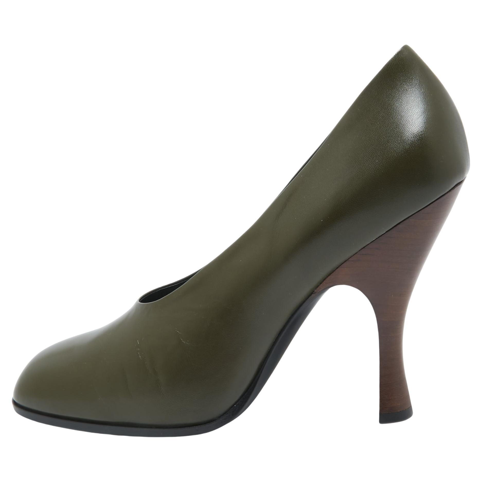 The Row Green Leather Round Toe Pumps Size 41 For Sale