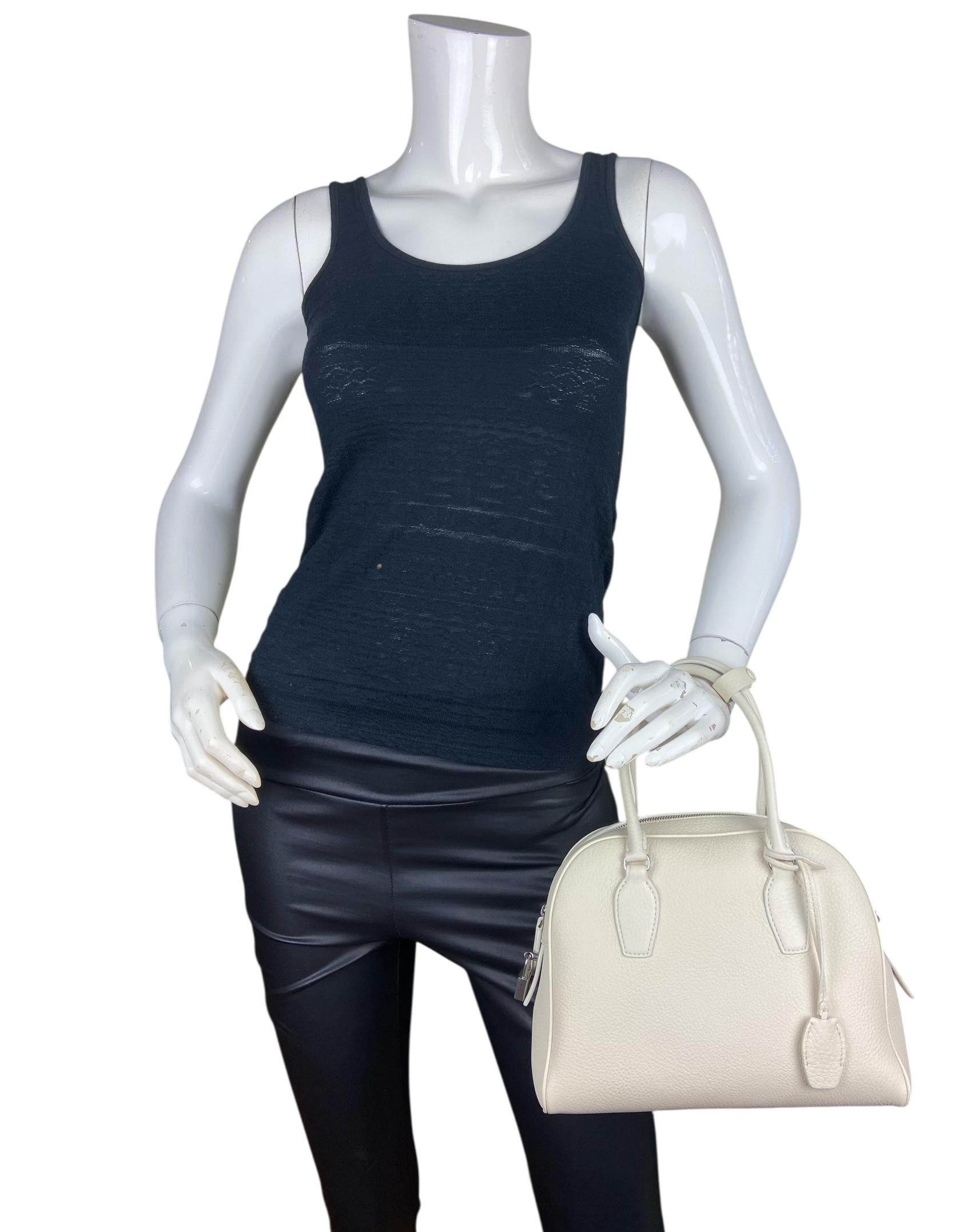 Gris The Row - Sac India 10 en cuir de veau grainé ivoire avec bandoulière en vente