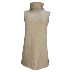 Jersey sin mangas de cuello alto de punto de The Row, en cachemira beige