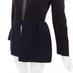 The Row Loxton: abrigo negro y azul marino de lana con estructura, textura, peplum y cremallera dorada; talla XS (EE. UU.)