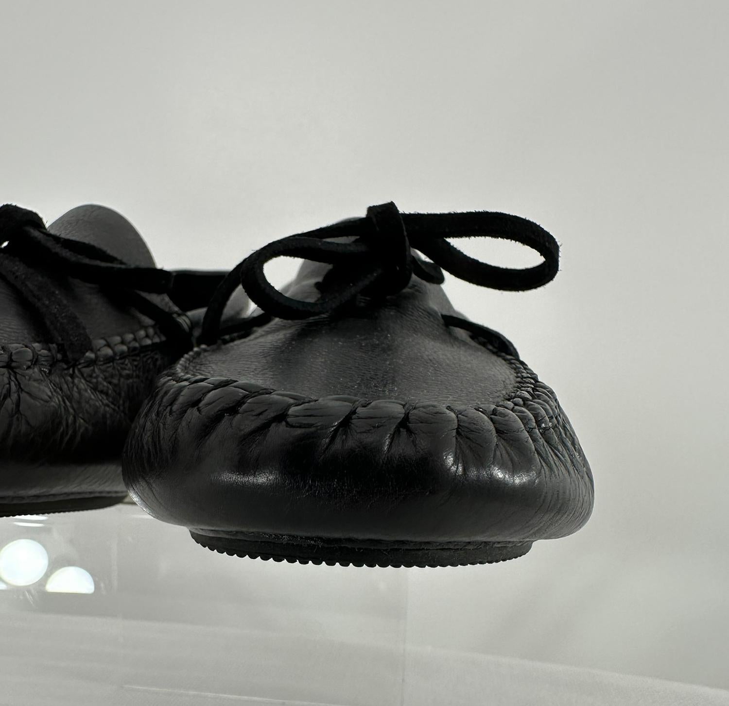 Mocassini in pelle The Row Lucca in pelle nera a grana morbida 37 in vendita 7
