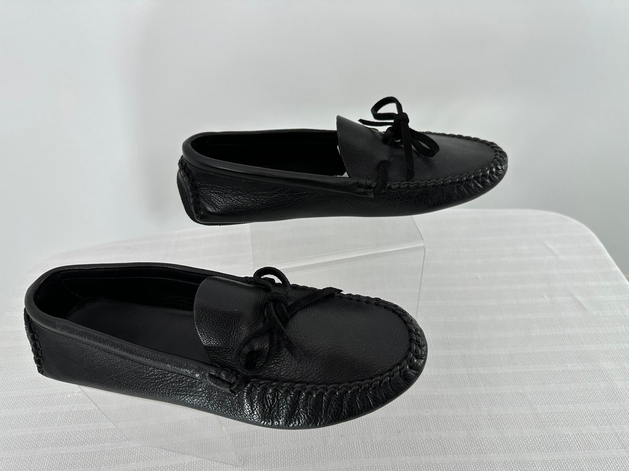 Mocassini in pelle The Row Lucca in pelle nera a grana morbida 37 in vendita 8