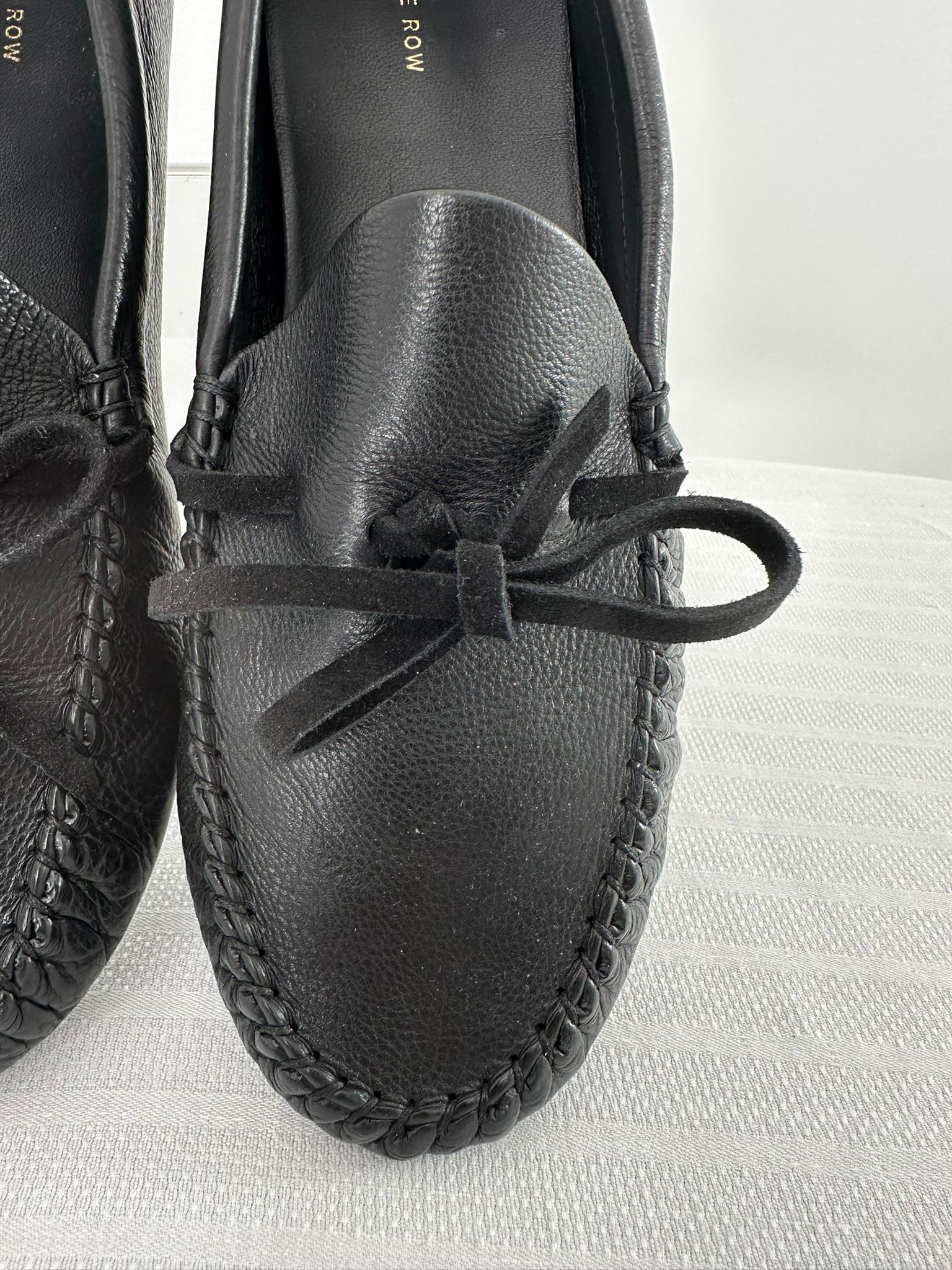 Donna Mocassini in pelle The Row Lucca in pelle nera a grana morbida 37 in vendita