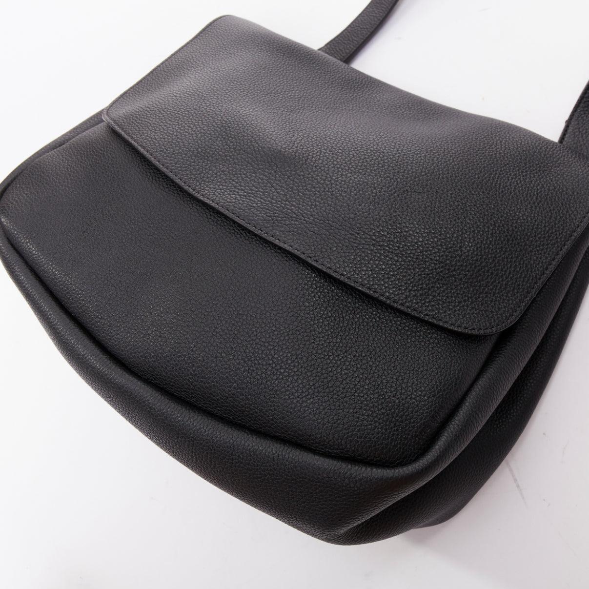 THE ROW Mail Schwarzes Leder mit goldenen Beschlägen Crossbody Umhängetasche im Angebot 4