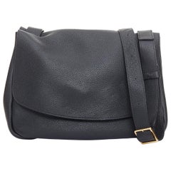 THE ROW Mail Schwarzes Leder mit goldenen Beschlägen Crossbody Umhängetasche