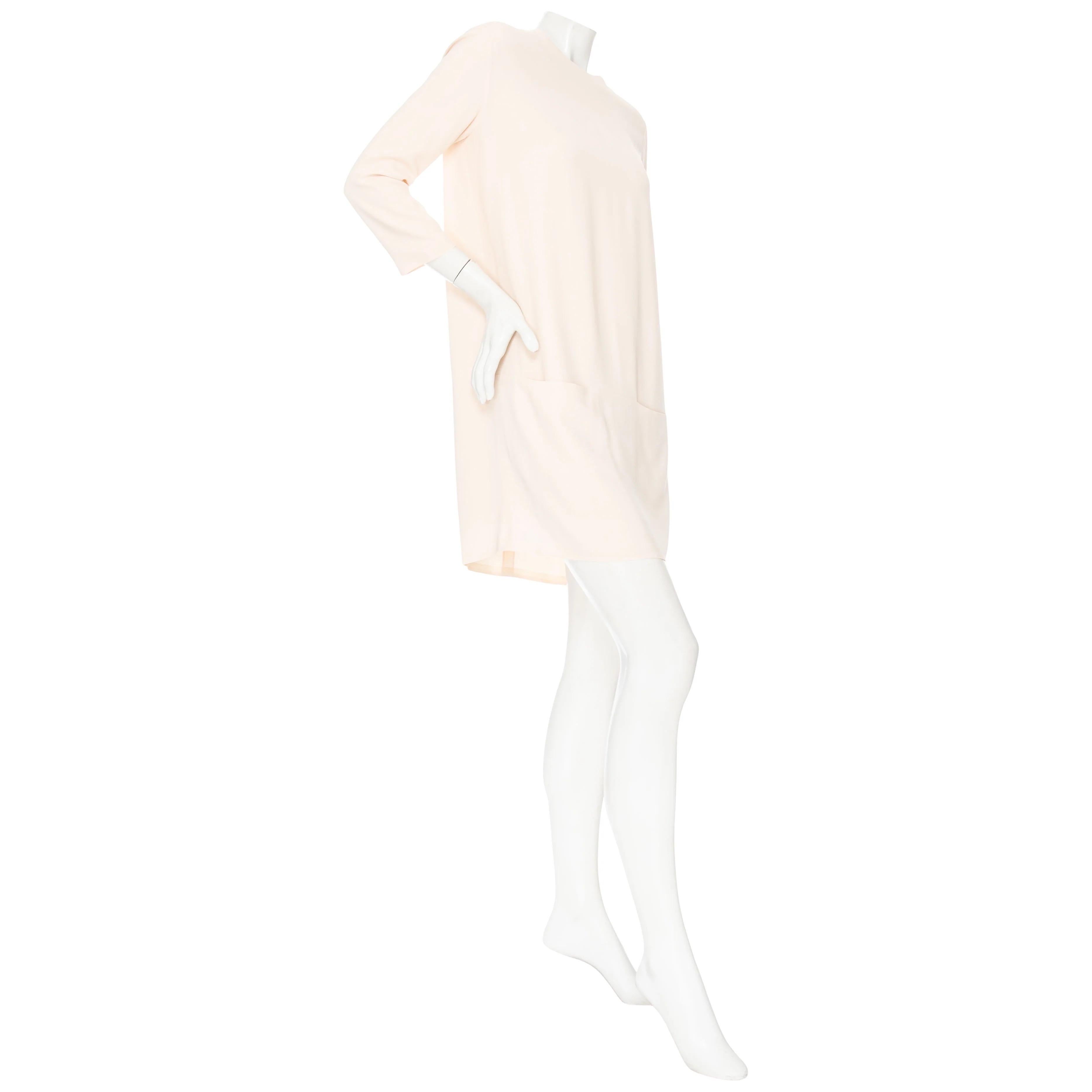 The Row Marina Vestido de crepé con bolsillos de parche en color crema

Primavera/Verano 2015
Crema / Crudo
Mangas ¾
Cuello redondo
Bolsillos delanteros de parche
Cierre de cremallera oculta en la espalda
Totalmente forrado
Silueta de cambio
Corto,