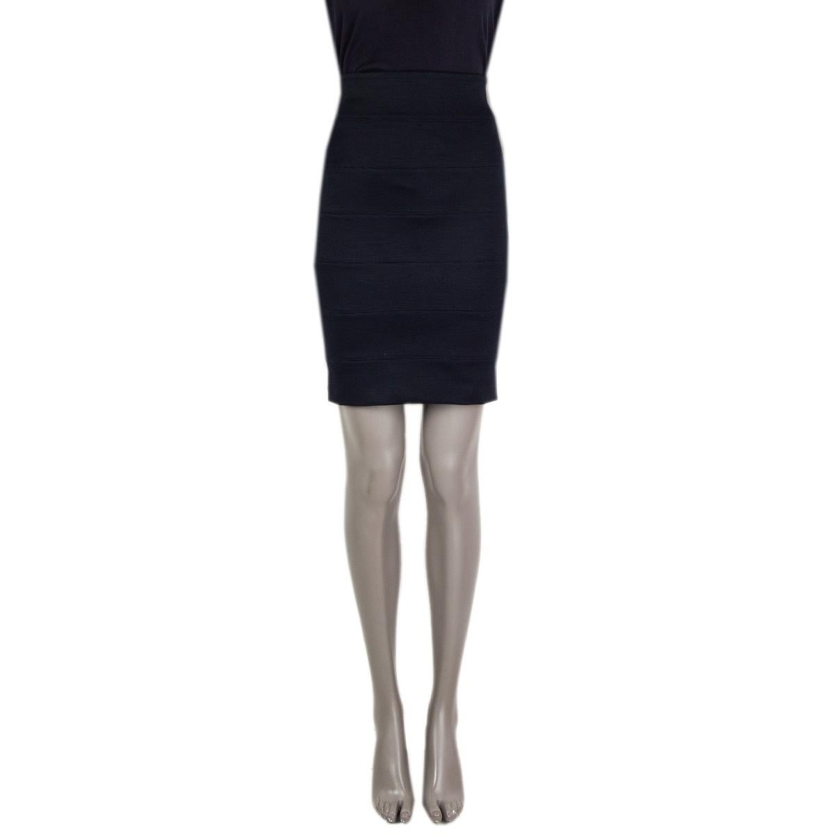 100% authentic The Row stretch sheath mini skirt in midnight blue wool (78%), polyamide (15%) and elastane (7%). Lined in midnight blue silk (95%) and elastane (5%). Opens with a concealed zipper on the back. Has been worn and is in excellent