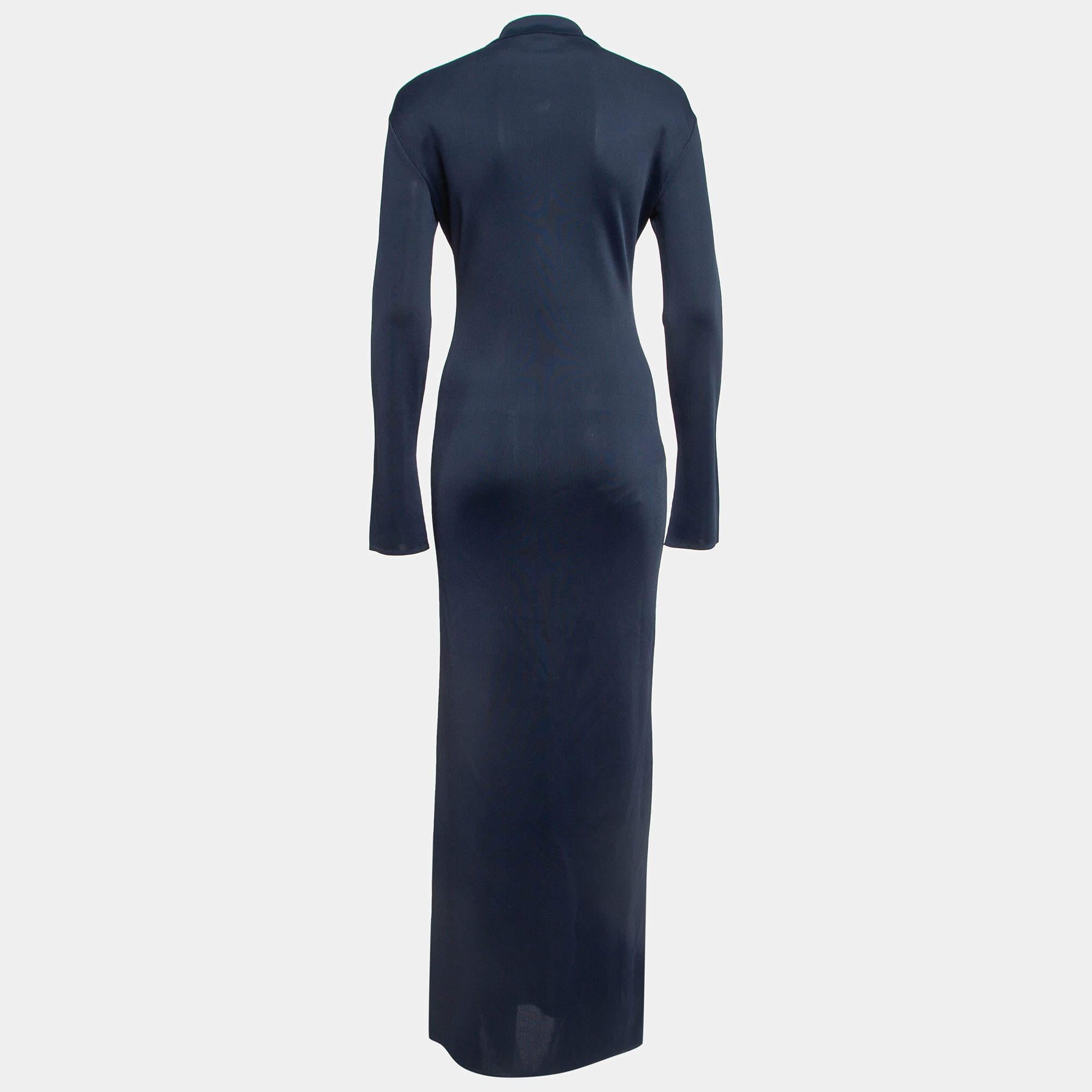 Exhibit a stylish look by wearing this beautiful designer dress. Tailored using fine fabric, this dress has a chic silhouette for a framing fit. Style the creation with chic accessories and pumps.


