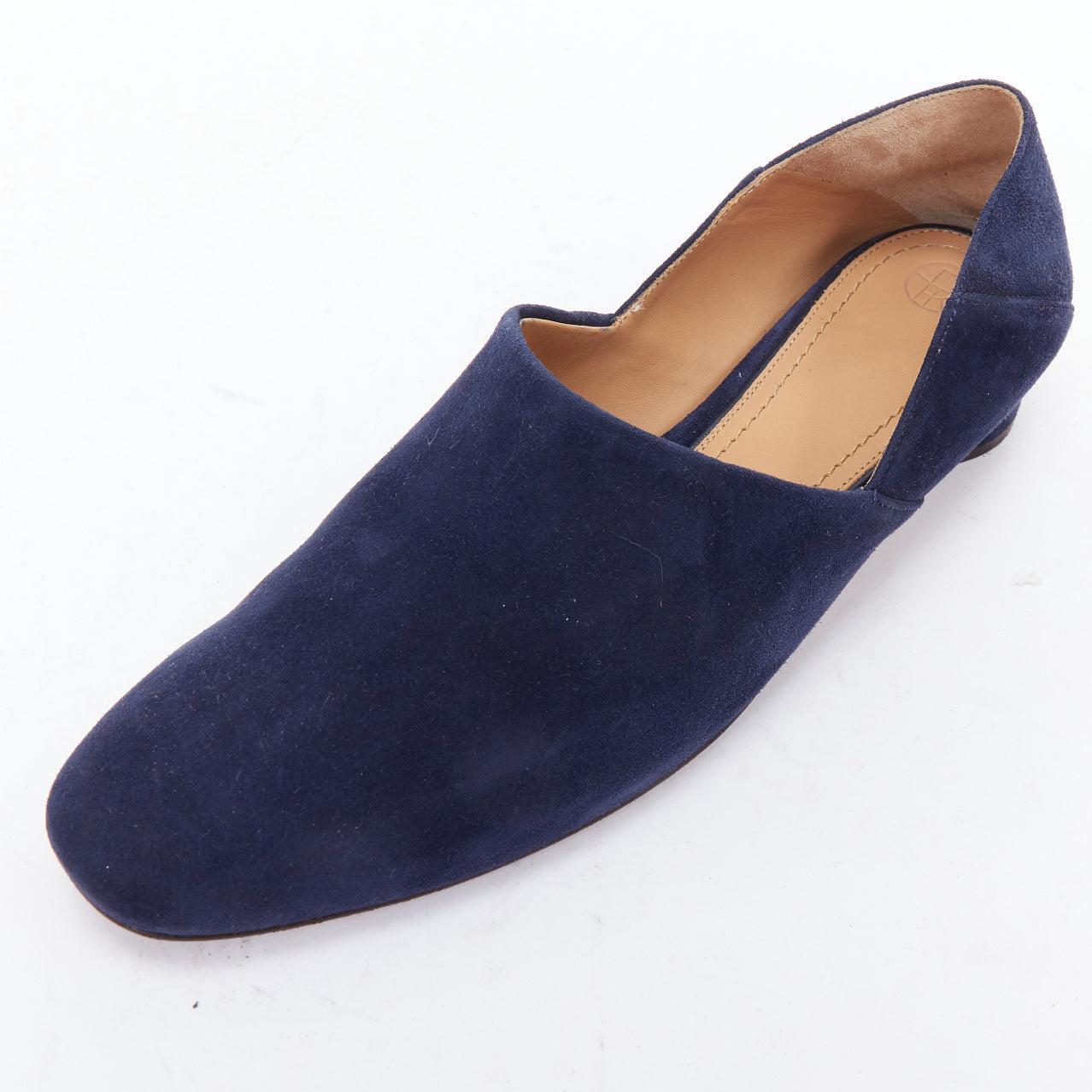 The Row Mocassins Noelle en daim bleu marine à talon compensé EU38 en vente 2