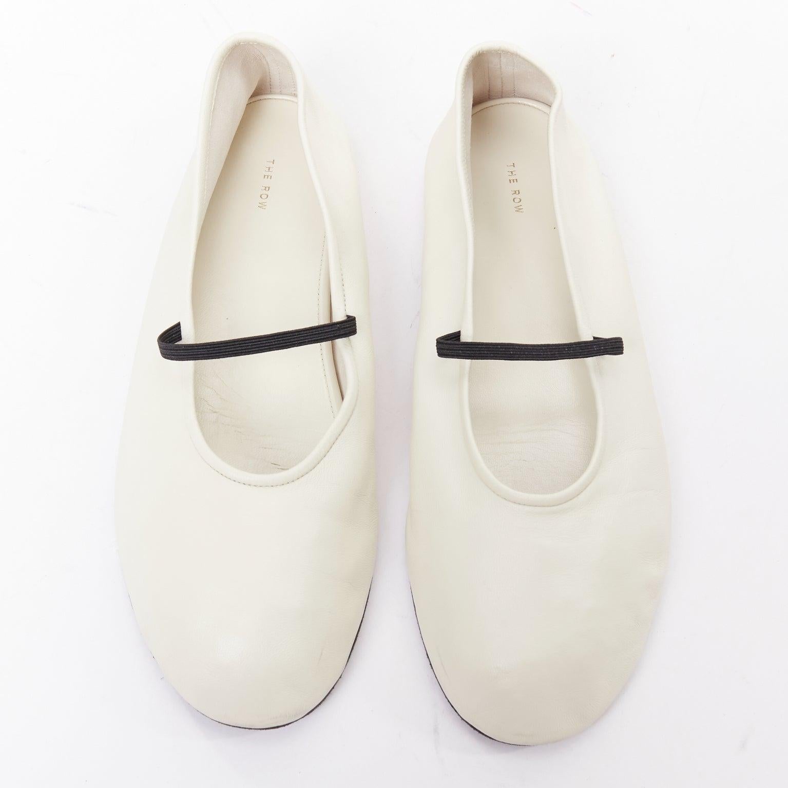 THE ROW off white nappa calfskin leather black elastic ballerina flats EU37
Reference: KYCG/A00205
Brand: The Row
Designer: Mary Kate and Ashley Olsen
Material: Leather
Color: Cream, Black
Pattern: Solid
Closure: Slip On
Lining: Cream Leather
Extra