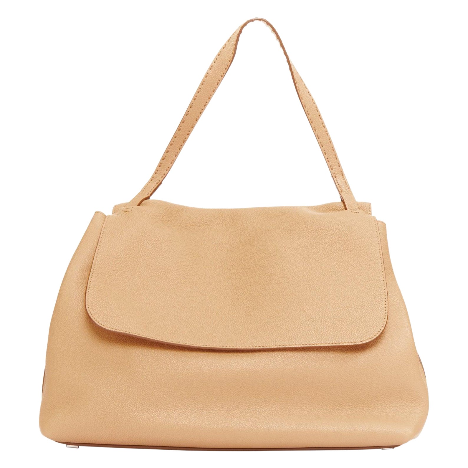 THE ROW Sidekick hellkamel, fein genarbtes Leder, Umhängetasche mit Klappe im Angebot