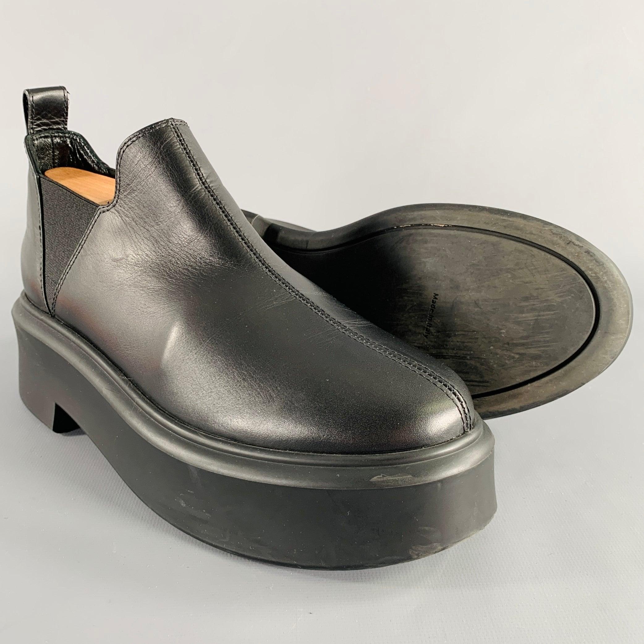 THE ROW Größe 7,5 Schwarze Chelsea-Stiefel aus Leder Plateau aus Leder im Angebot 1
