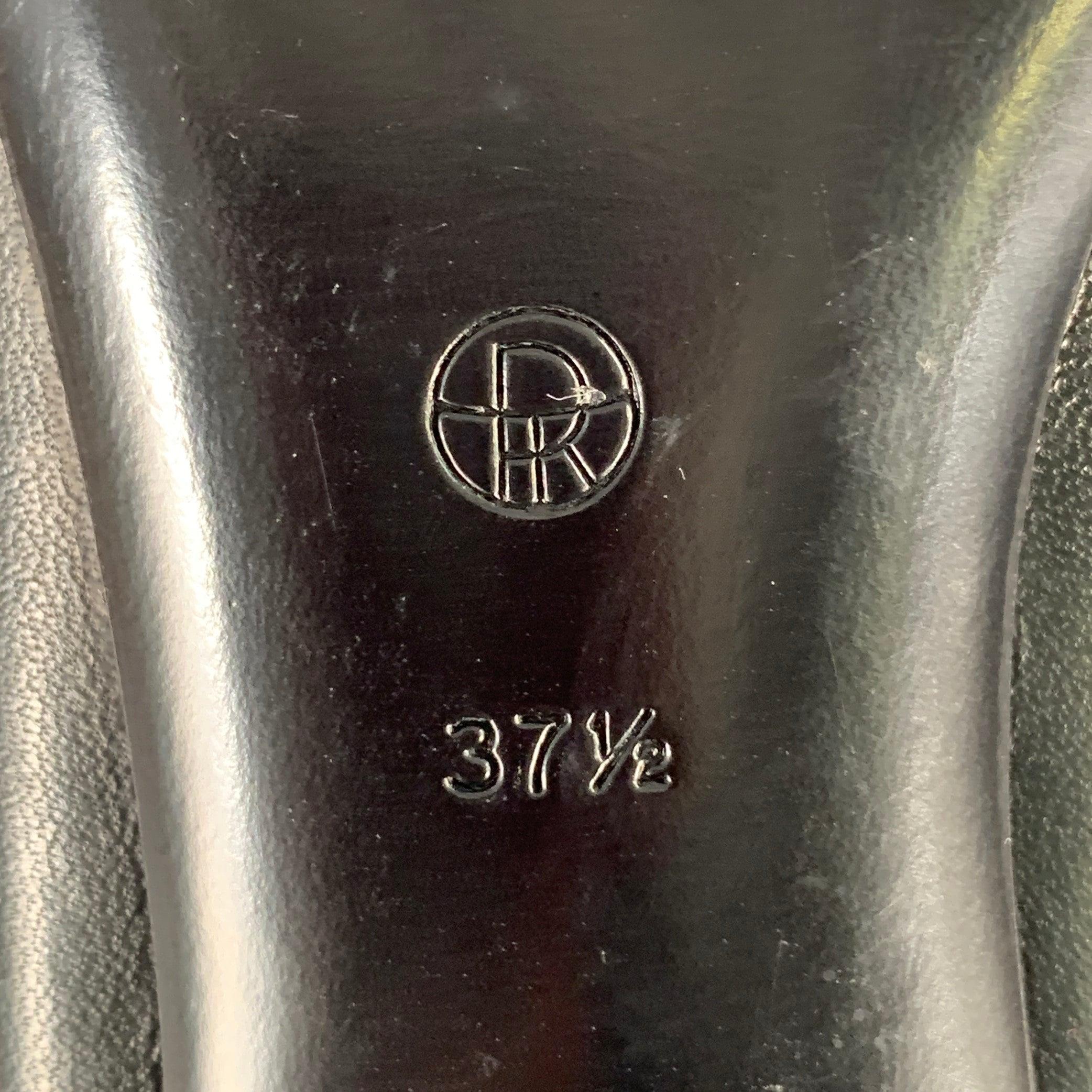 The Row Taille 7.5 Bottes en cuir noir à bout pointu et à petit talon en vente 3