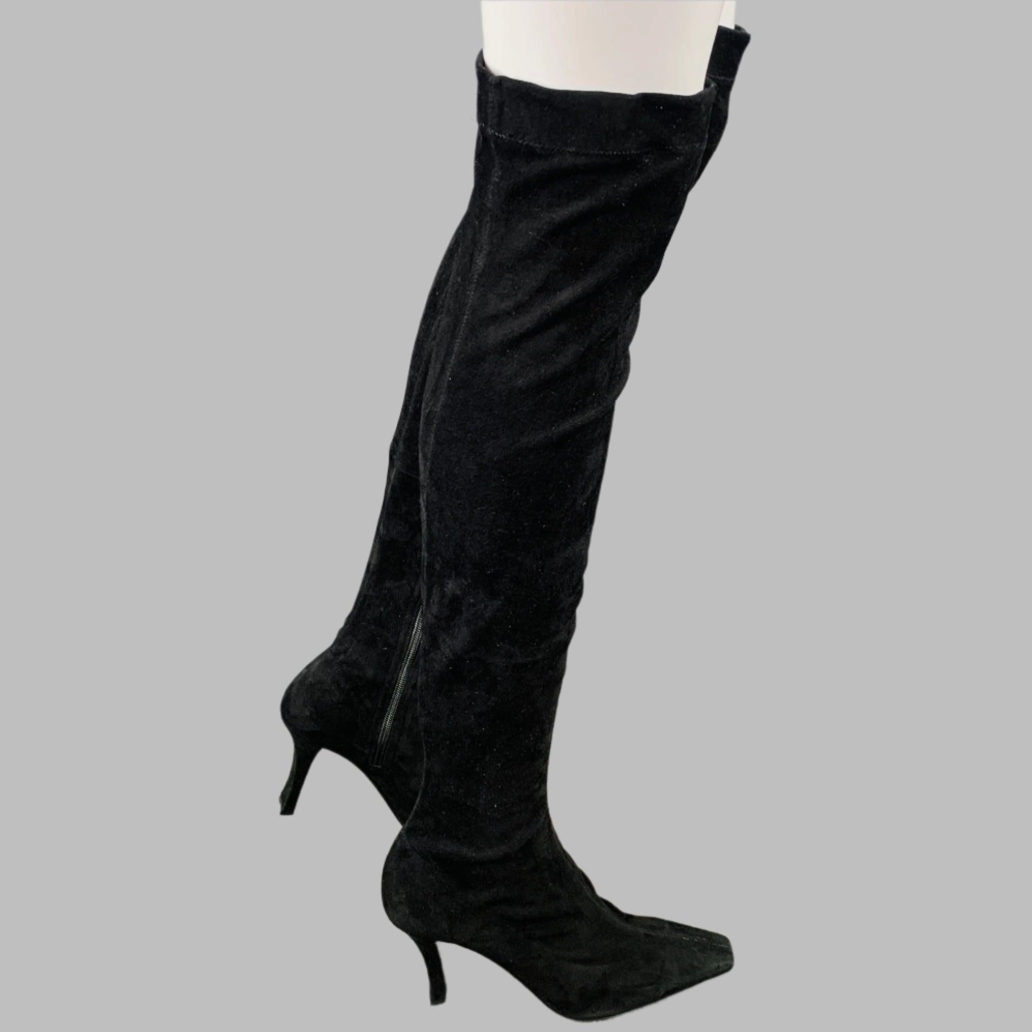 THE ROW boots
in a black suede featuring a thigh high style, square toe, and side zipper closure. Made in Italy.Very Good Pre-Owned Condition. Minor signs of wear. 

Marked:   IT 37.5 

Measurements: 
  Length: 8.75 inches Width: 3 inches Height