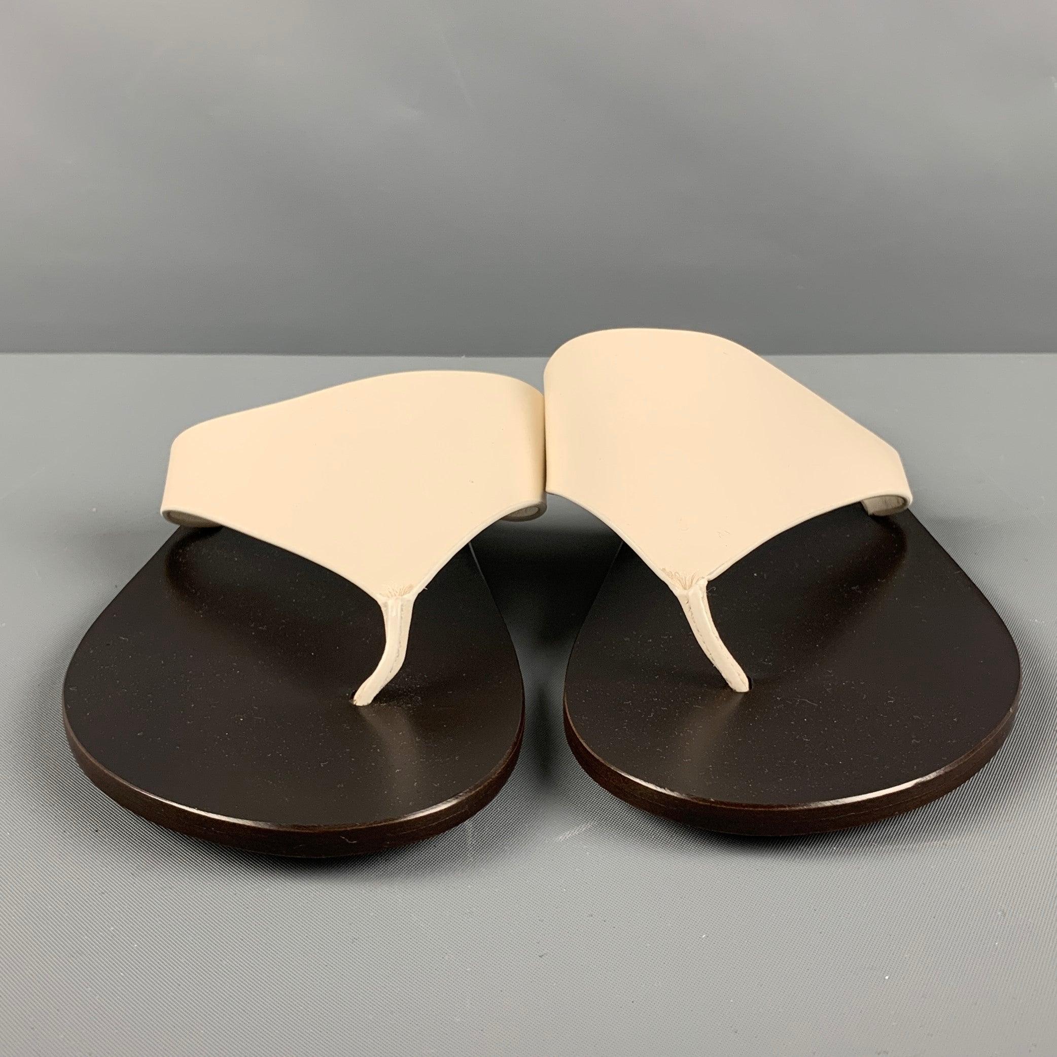 THE ROW Size 7.5 Cream Brown Leather Thong Sandals In Excellent Condition For Sale In San Francisco, CA
