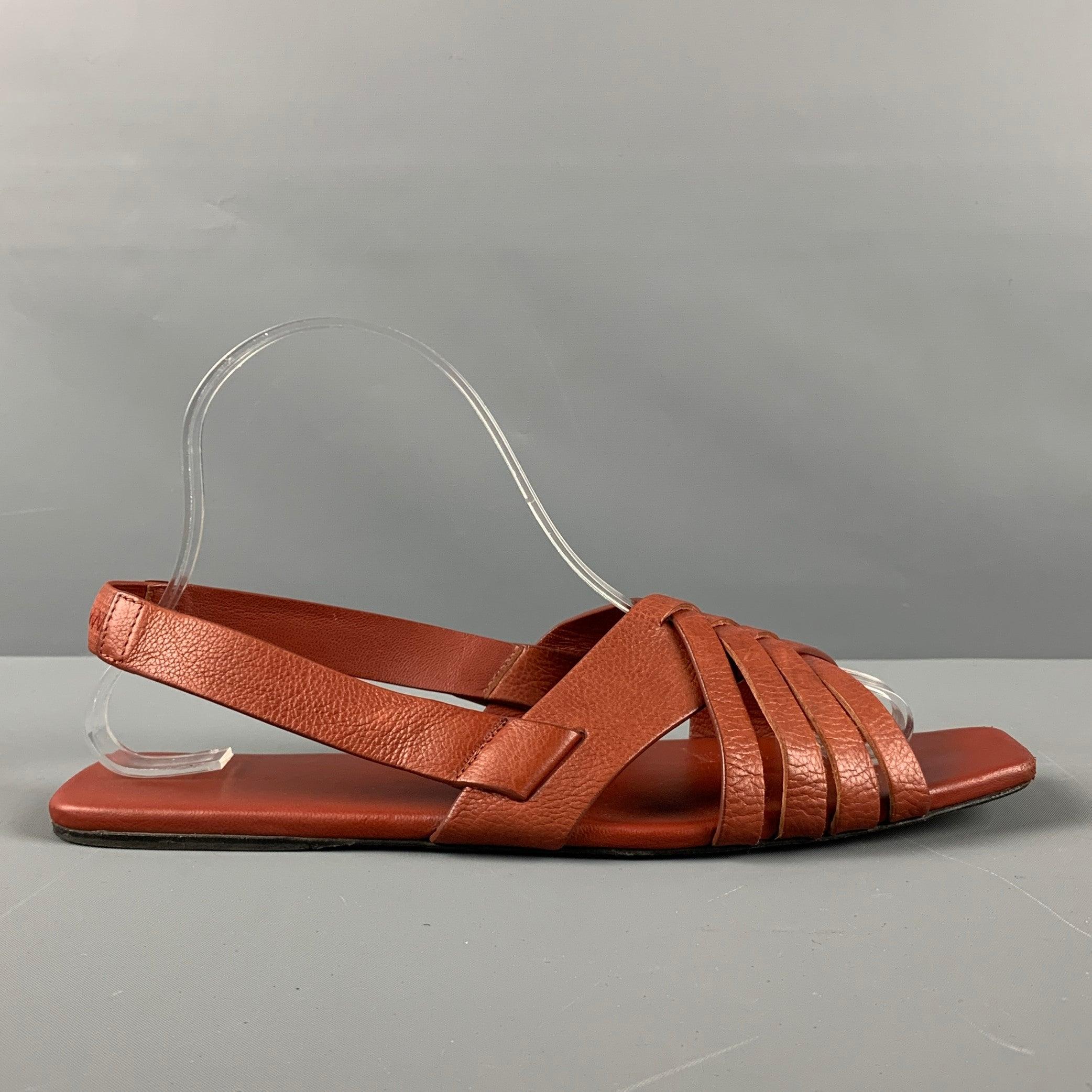 As Is. Front scruff
  
  
 
Sui Generis Reference: 130026
Category: Sandals
More Details
    
Brand:  THE ROW
Gender:  Female
Size:  8
Color:  Brown
Fabric:  Leather
Style:  Flat
Condition:  AS IS
Age Group:  Adult