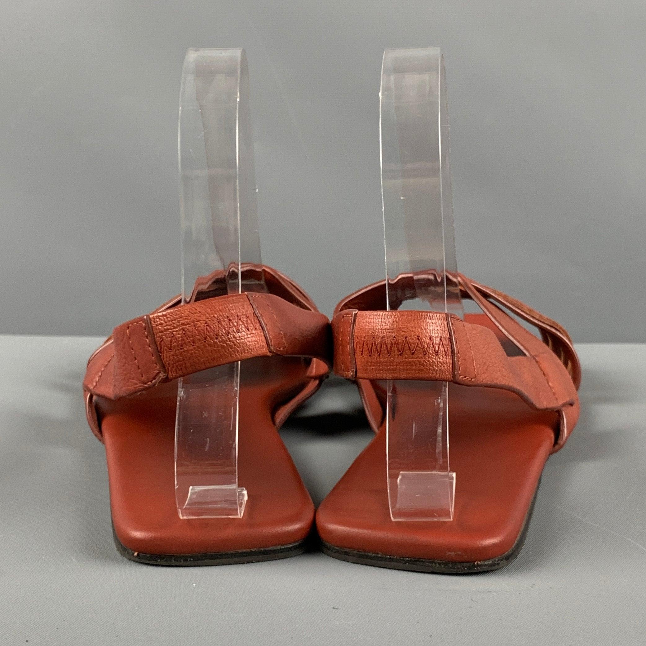 THE ROW Size 8 Brown Leather Flat Sandals In Good Condition For Sale In San Francisco, CA