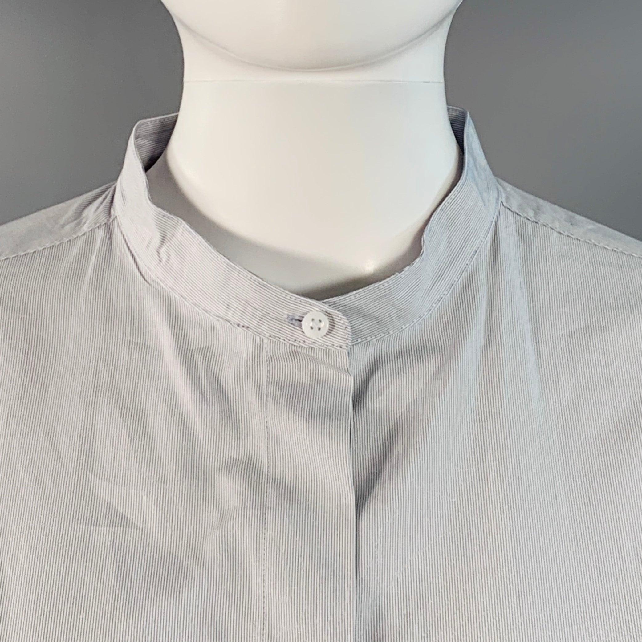 THE ROW shirt
in a blue and white cotton poplin featuring a stripe pattern, oversized fit, removable collar, and hidden button closure. Made in USA.Excellent Pre-Owned Condition. 

Marked:   M 

Measurements: 
 
Shoulder: 17.5 inches Bust: 46 inches