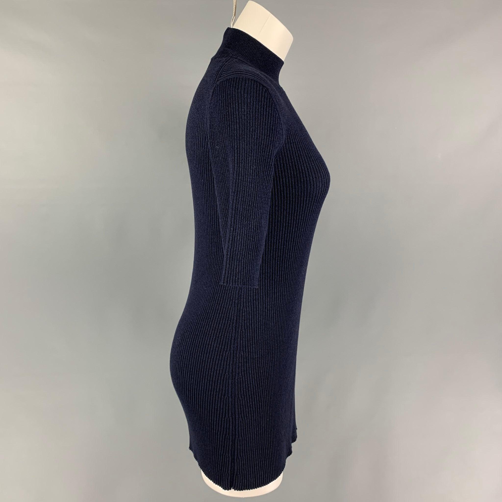 THE ROW 'Cassiopea' top comes in a navy ribbed silk / cotton featuring short sleeves and a mock neckline. Matching pants sold separately.
Very Good
Pre-Owned Condition. 

Marked:   S 

Measurements: 
 
Shoulder: 15 inches  Bust: 27 inches  Sleeve: