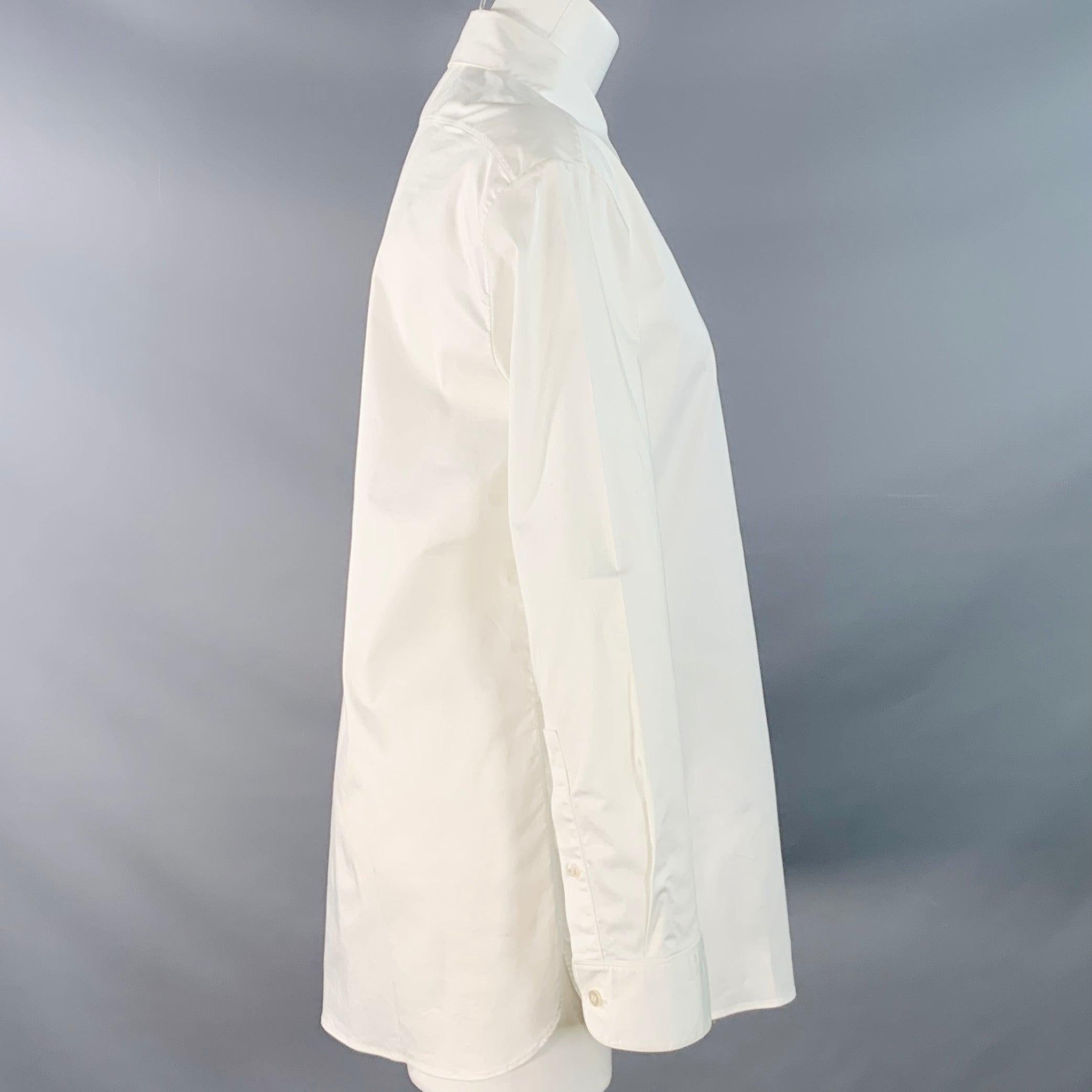 Chemise THE ROW
en coton blanc mélangé extensible, avec un col ouvert, une coupe surdimensionnée et une fermeture à boutons cachés. Fabriqué aux Etats-Unis. Excellent état.  

Marqué :   S 

Mesures : 
 
Épaule : 16.5 pouces Buste : 44 pouces